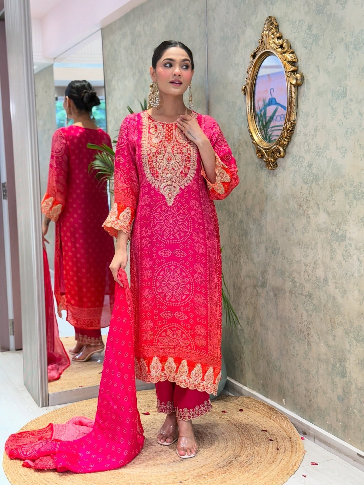 दुपट्टे के साथ टॉप और बॉटम का खूबसूरत पार्टी वेयर लुक