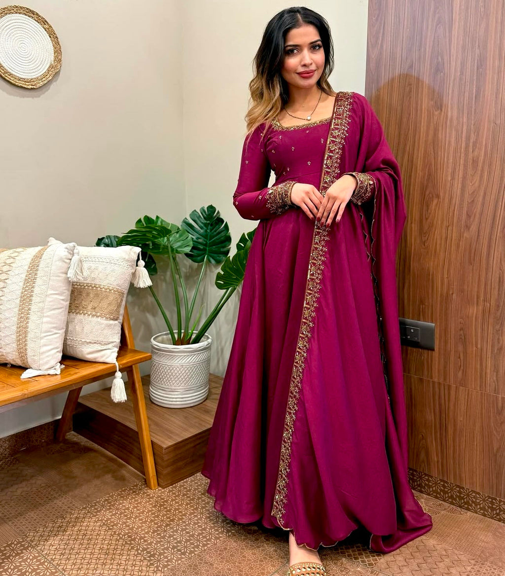 खूबसूरत पार्टी गाउन पैंट और फैंसी दुपट्टा