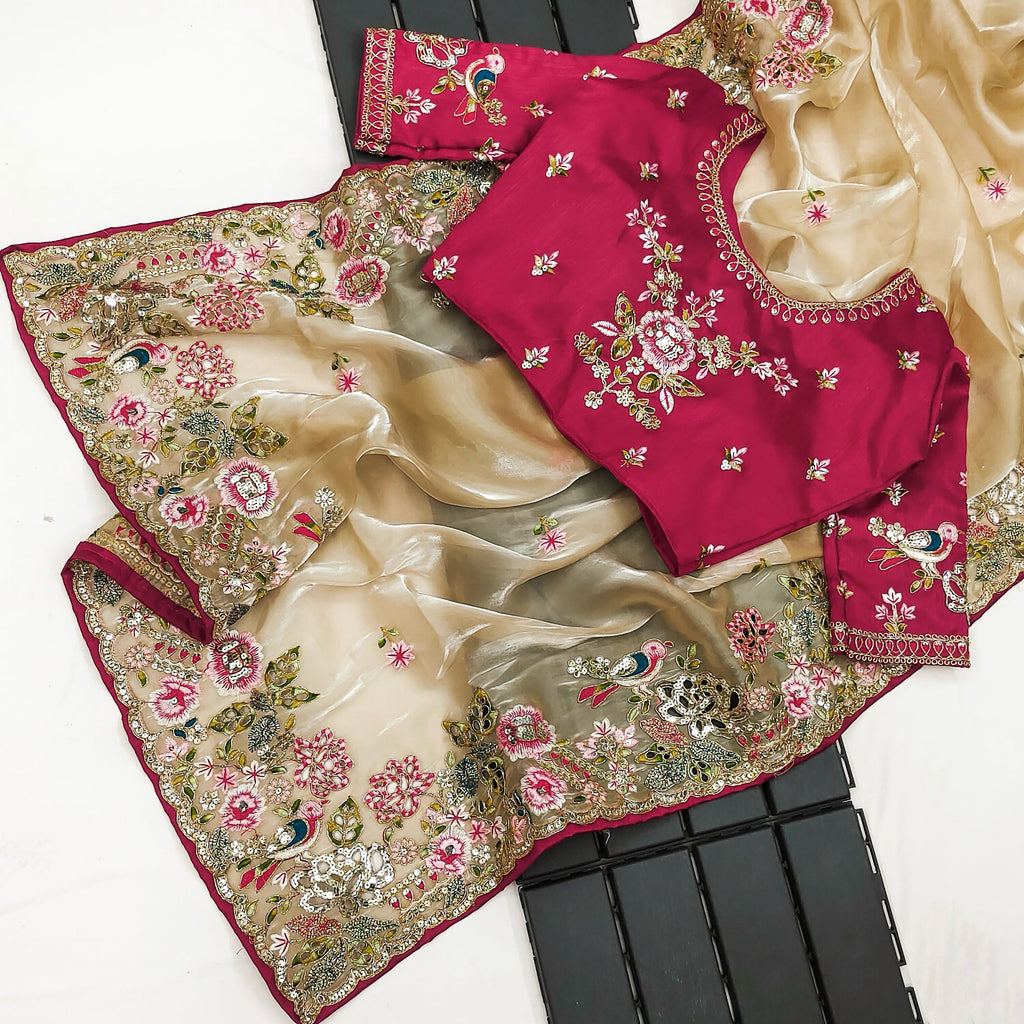 कढ़ाई, कोडिंग और सीक्वेंस वर्क वाली आकर्षक साड़ी