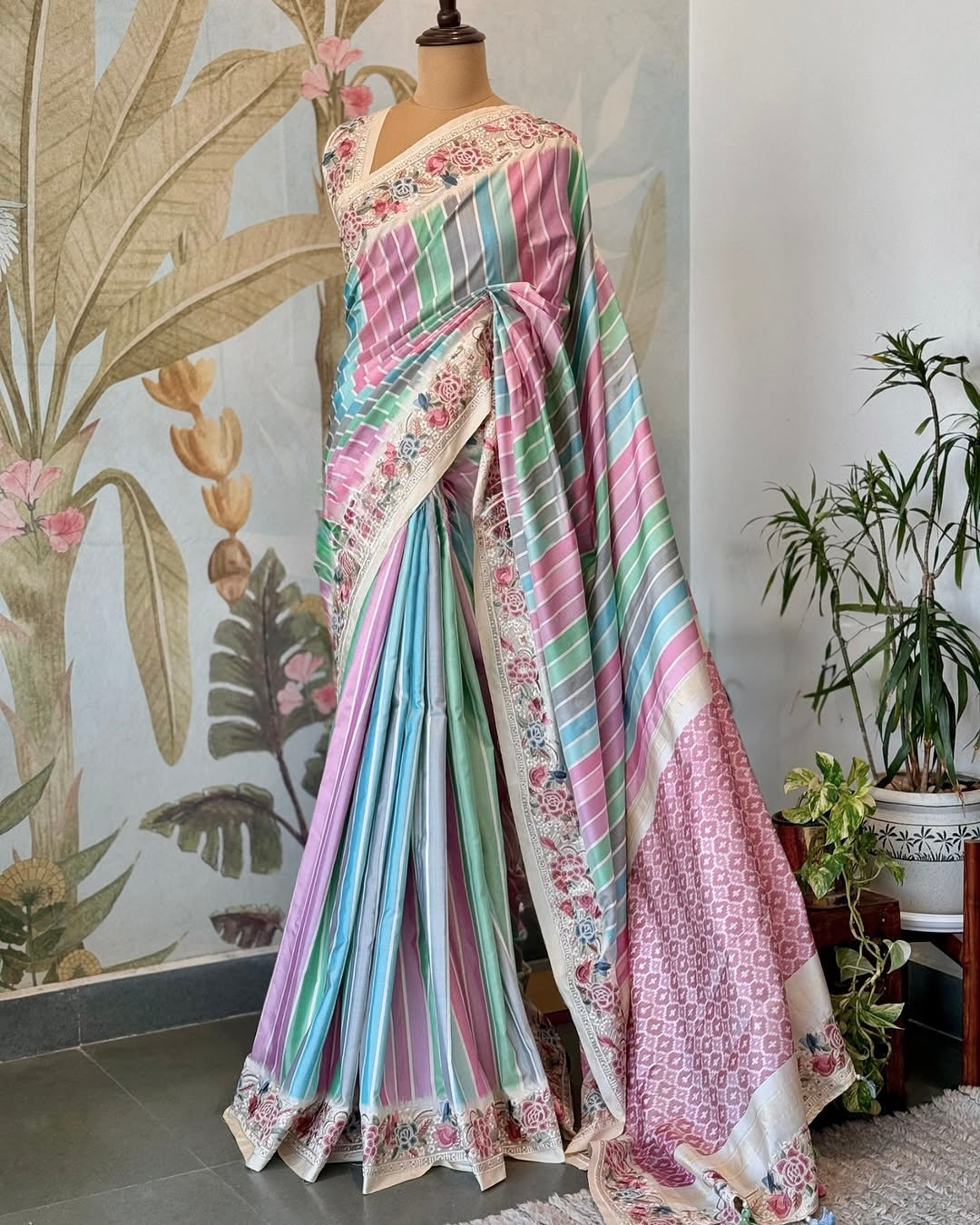 Beautiful Saree With Digital Prints & Embroidery Threads Work