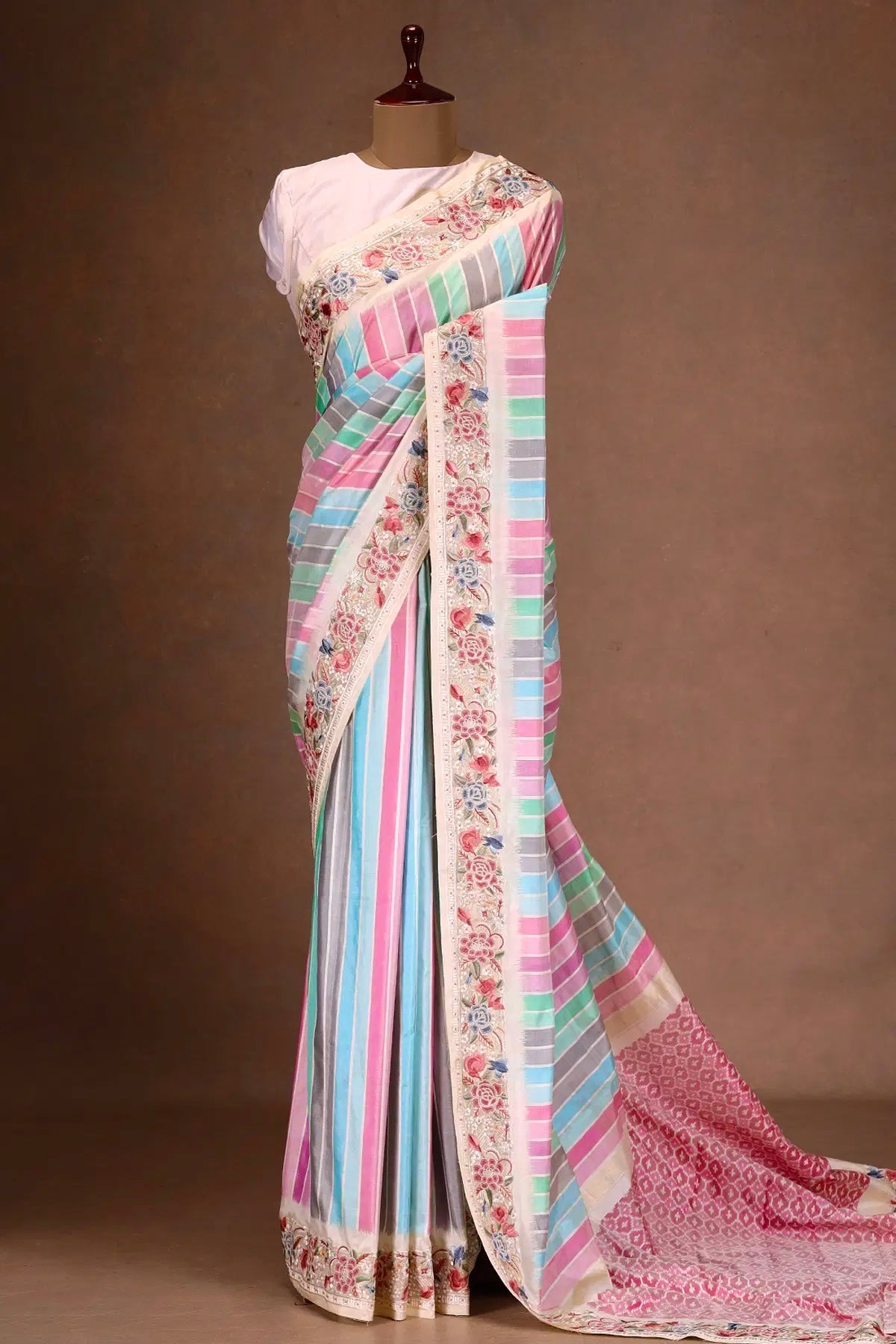 Beautiful Saree With Digital Prints & Embroidery Threads Work