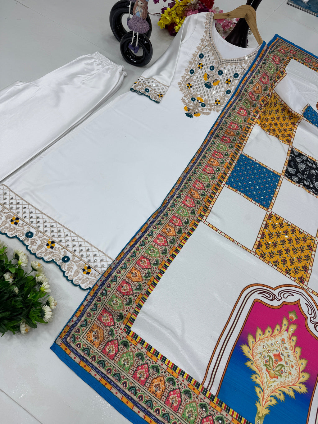 असली मिरर वर्क से सजा हुआ डिजाइनर पार्टी वेयर टॉप, प्लाजो और दुपट्टा।