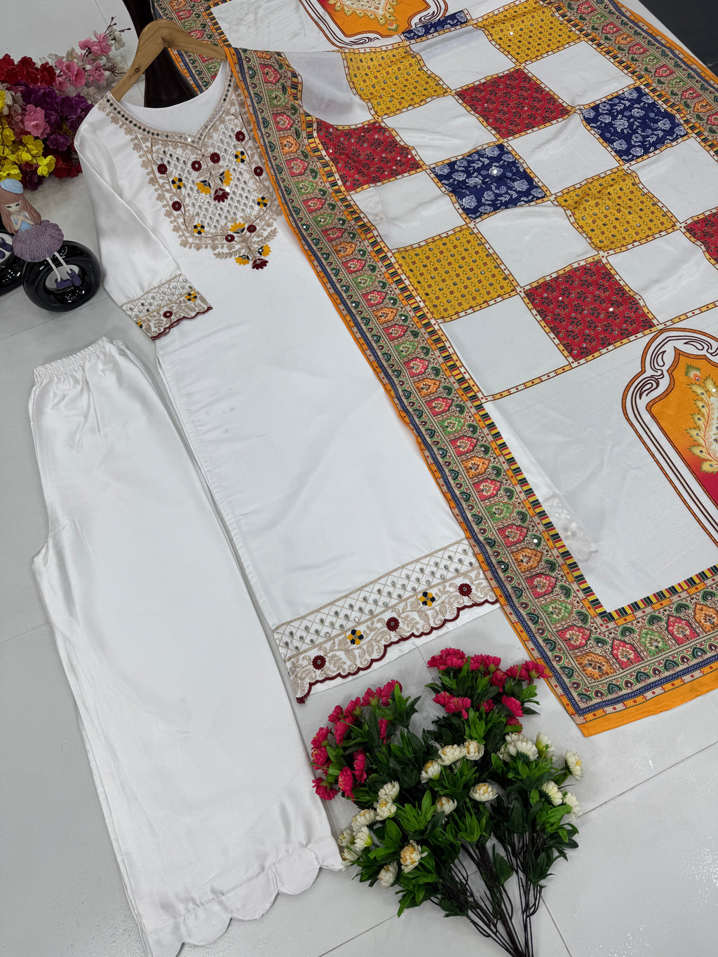 असली मिरर वर्क से सजा हुआ डिजाइनर पार्टी वेयर टॉप, प्लाजो और दुपट्टा।