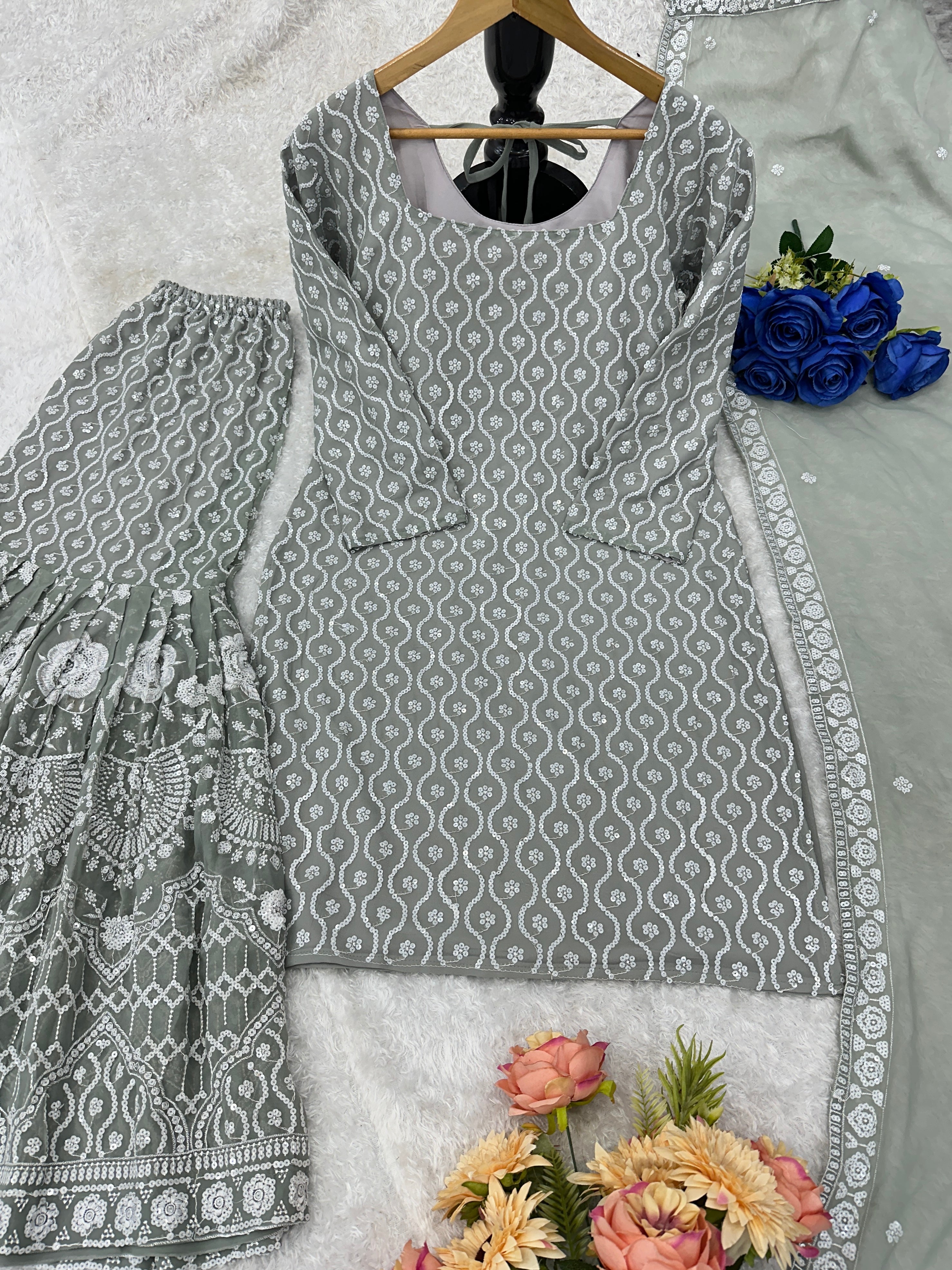 सुंदर पार्टी वेयर टॉप और बॉटम, साथ में फैंसी दुपट्टा