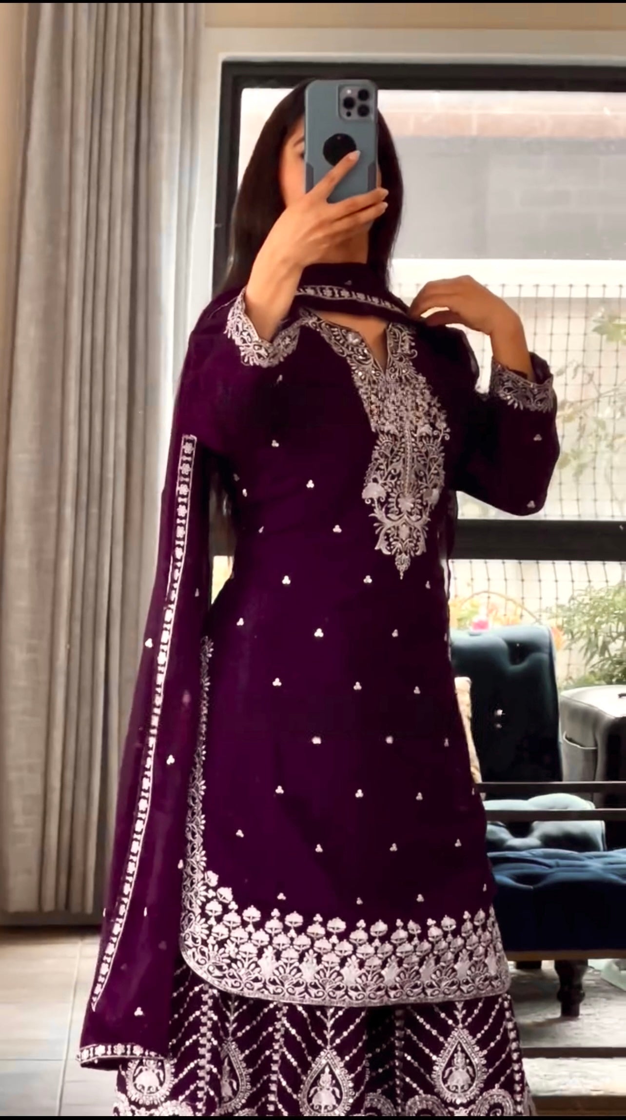 पार्टी वेयर टॉप, बॉटम और दुपट्टा, हैवी एम्ब्रॉयडरी वर्क के साथ