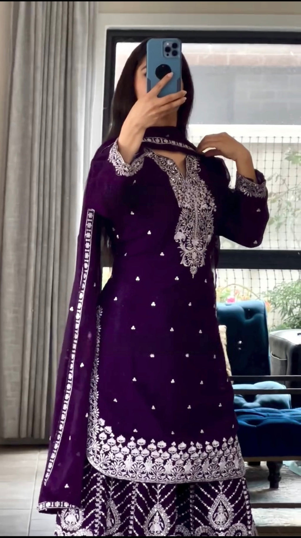 पार्टी वेयर टॉप, बॉटम और दुपट्टा, हैवी एम्ब्रॉयडरी वर्क के साथ