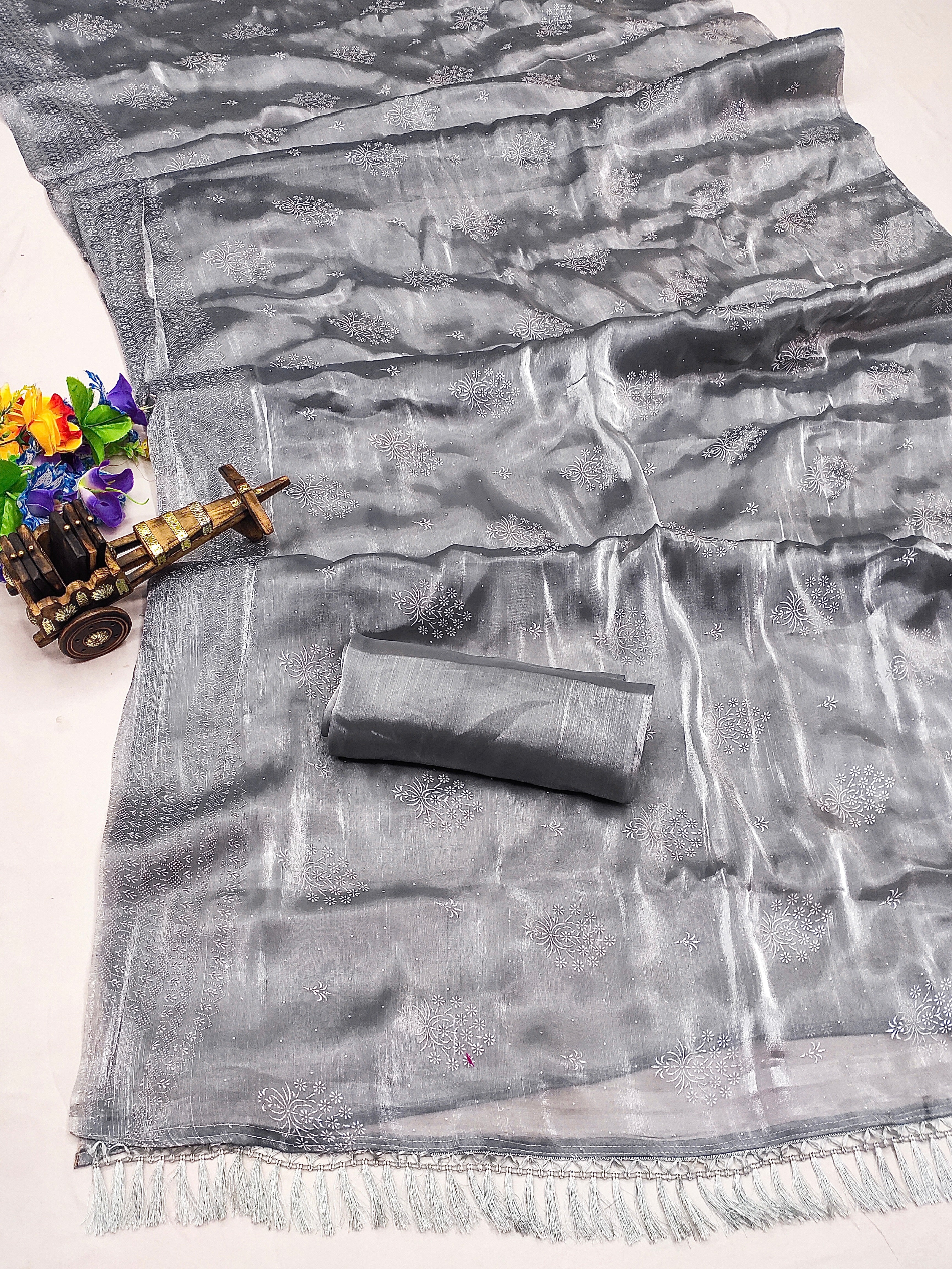 Designer Party Wear Saree With Beautiful Foil Prints Work