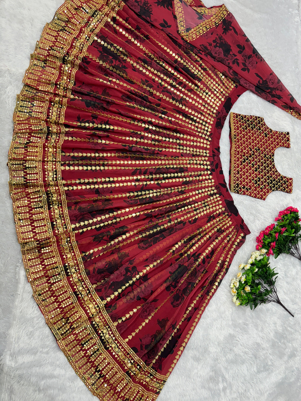 डिजिटल प्रिंट के साथ खूबसूरत पार्टी वेयर लहंगा चोली और दुपट्टा