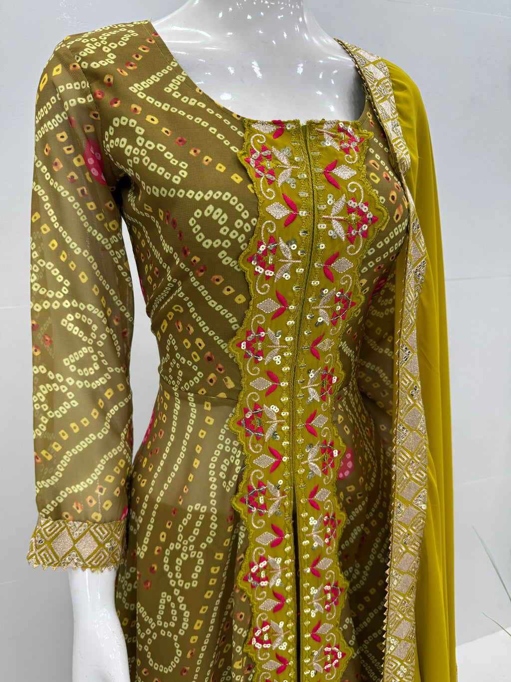 डिजाइनर पार्टी वेयर फैंसी कट टॉप और प्लाजो सूट सेट