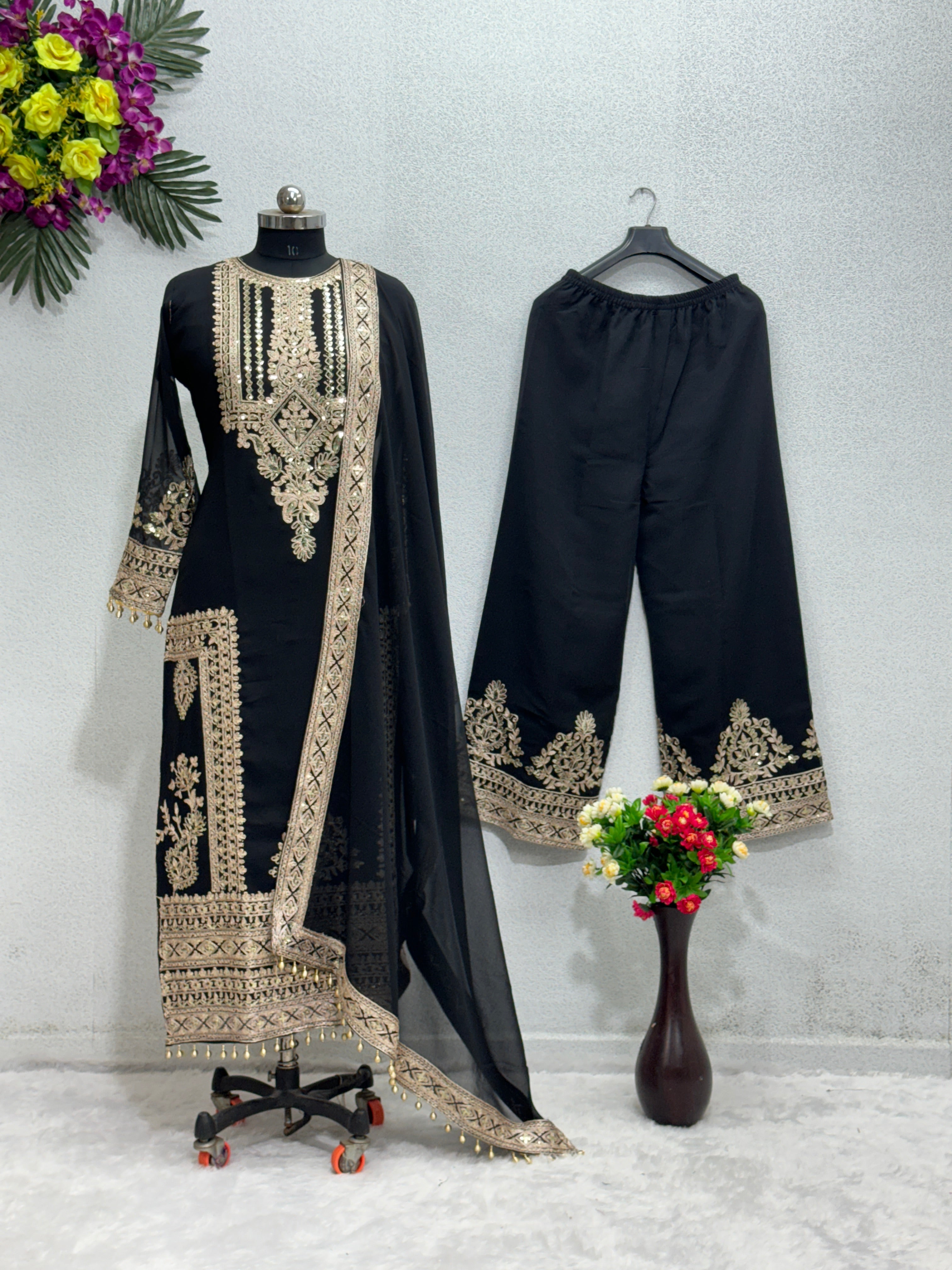 दुपट्टे के साथ खूबसूरत पार्टी वेयर टॉप और प्लाजो