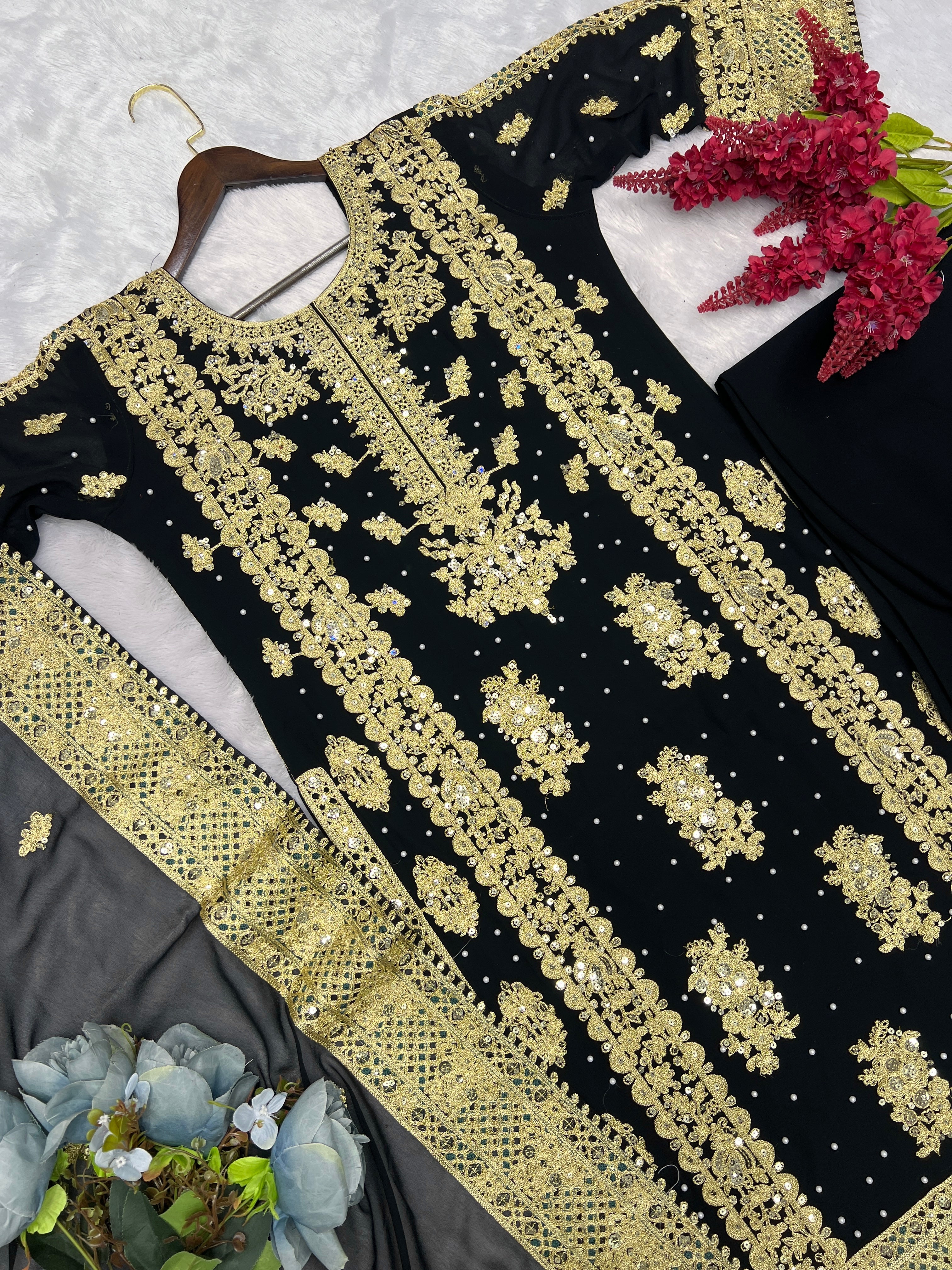 टॉप - प्लाज़ो और दुपट्टा जिस पर कढ़ाई और सीक्वेंस का काम किया गया है