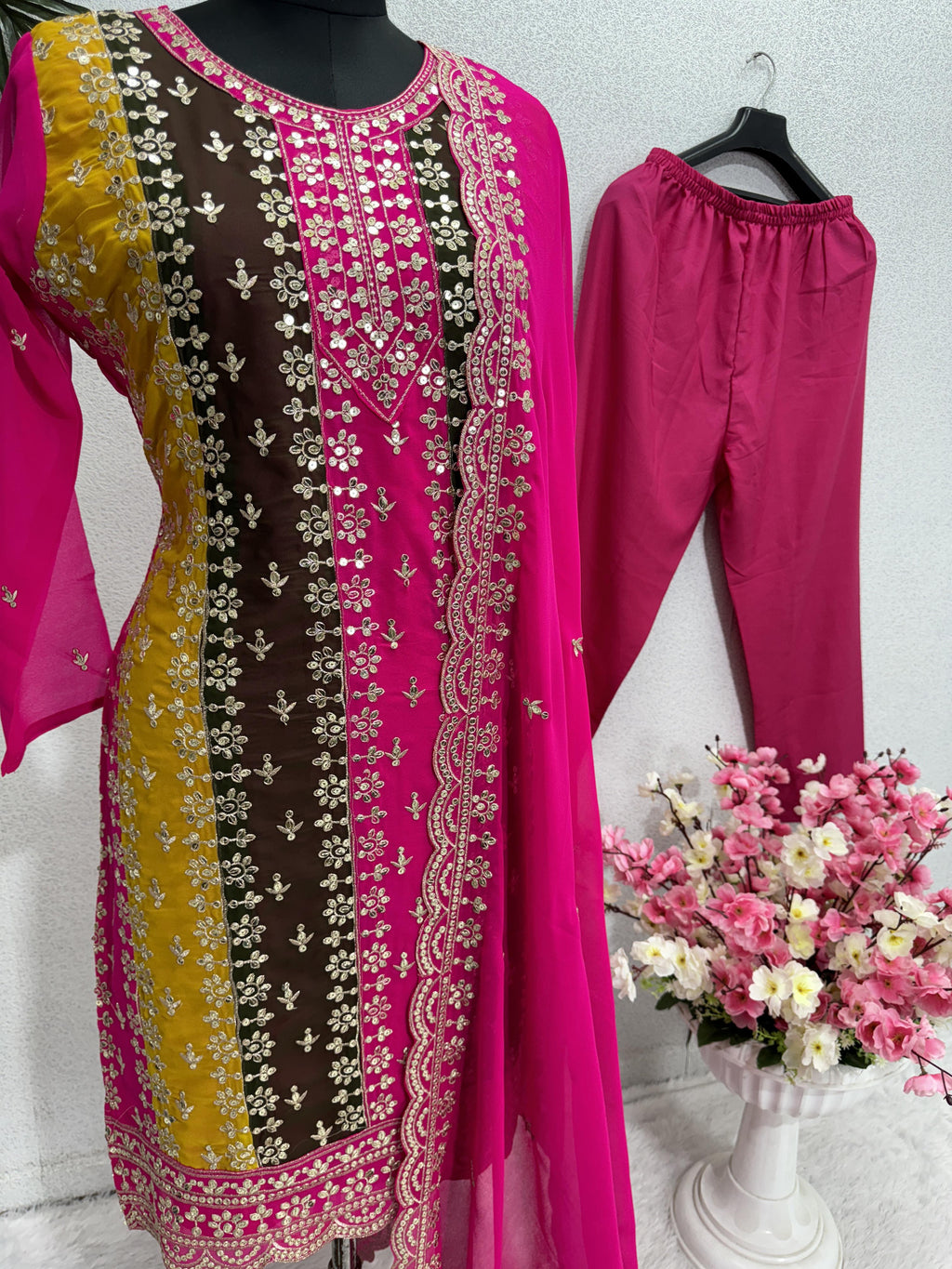 डिजाइनर पार्टी वेयर टॉप पैंट और दुपट्टा