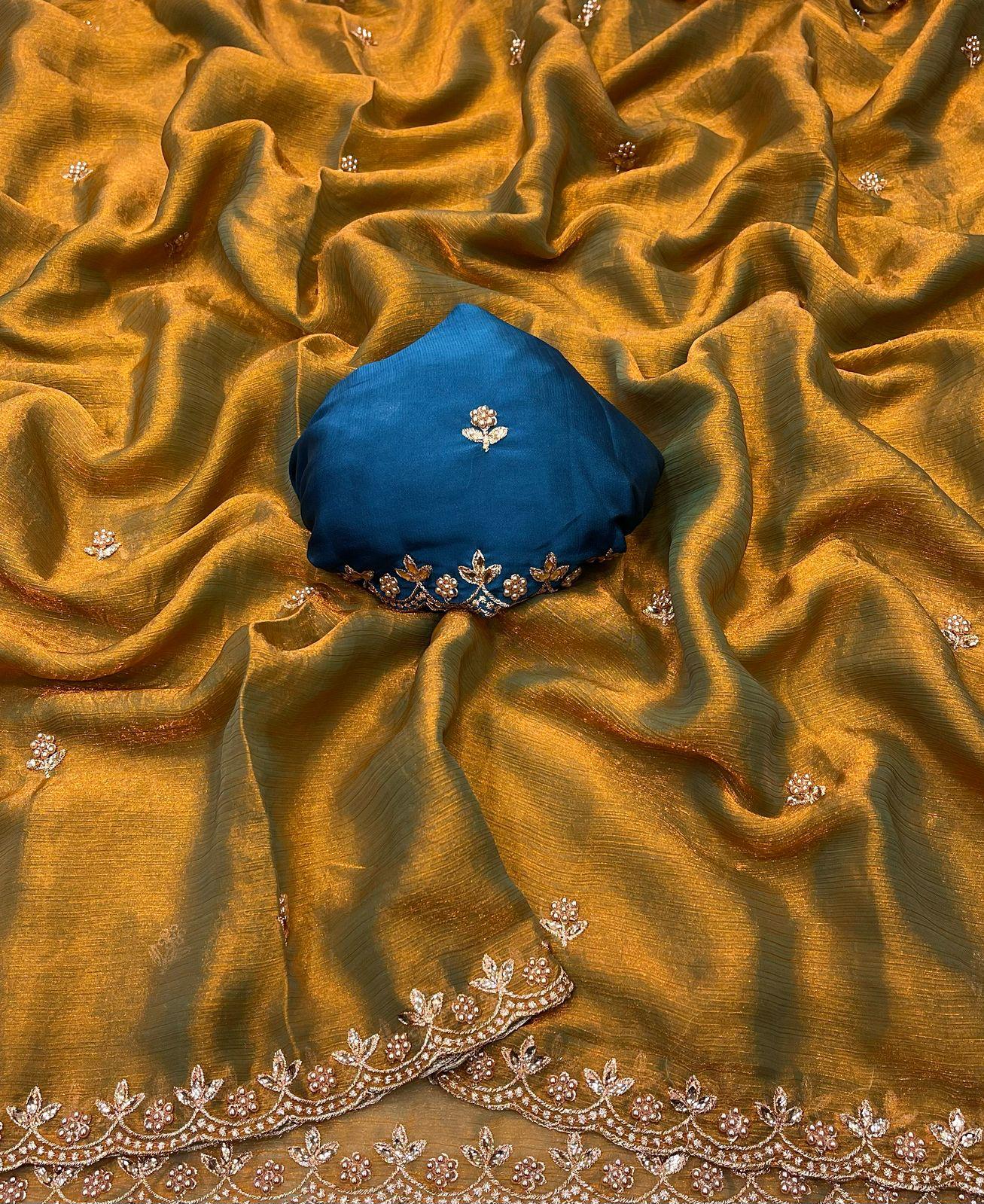 कढ़ाई और मोती की हस्तकला वाली पार्टी वेयर साड़ी