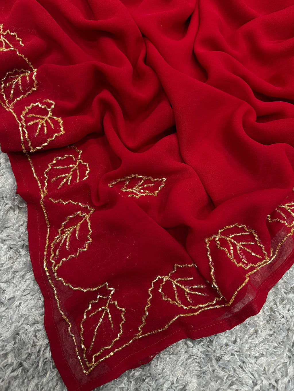 खूबसूरत कटदाना हस्तकला वाली डिजाइनर पार्टी वेयर साड़ी