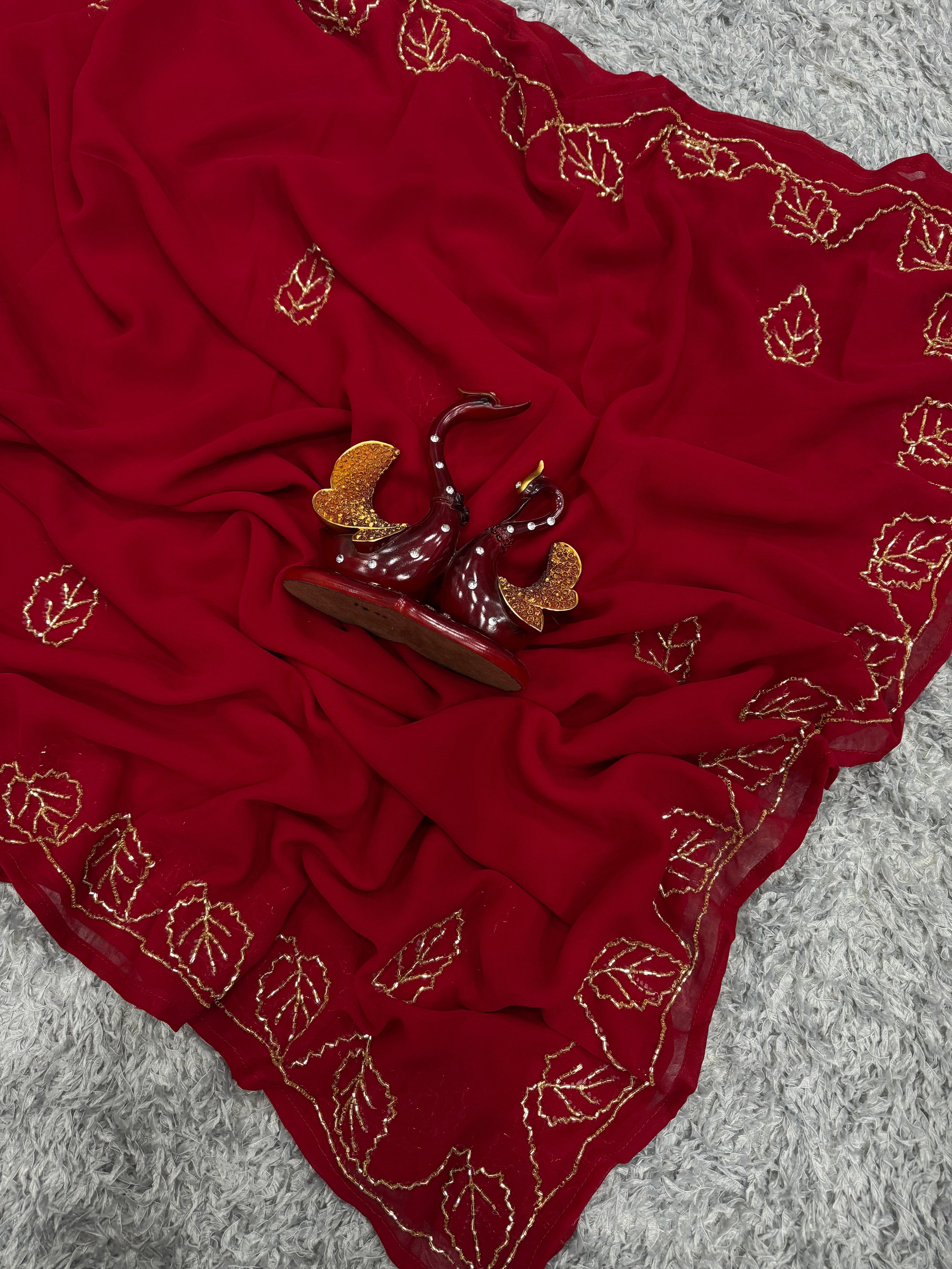 खूबसूरत कटदाना हस्तकला वाली डिजाइनर पार्टी वेयर साड़ी