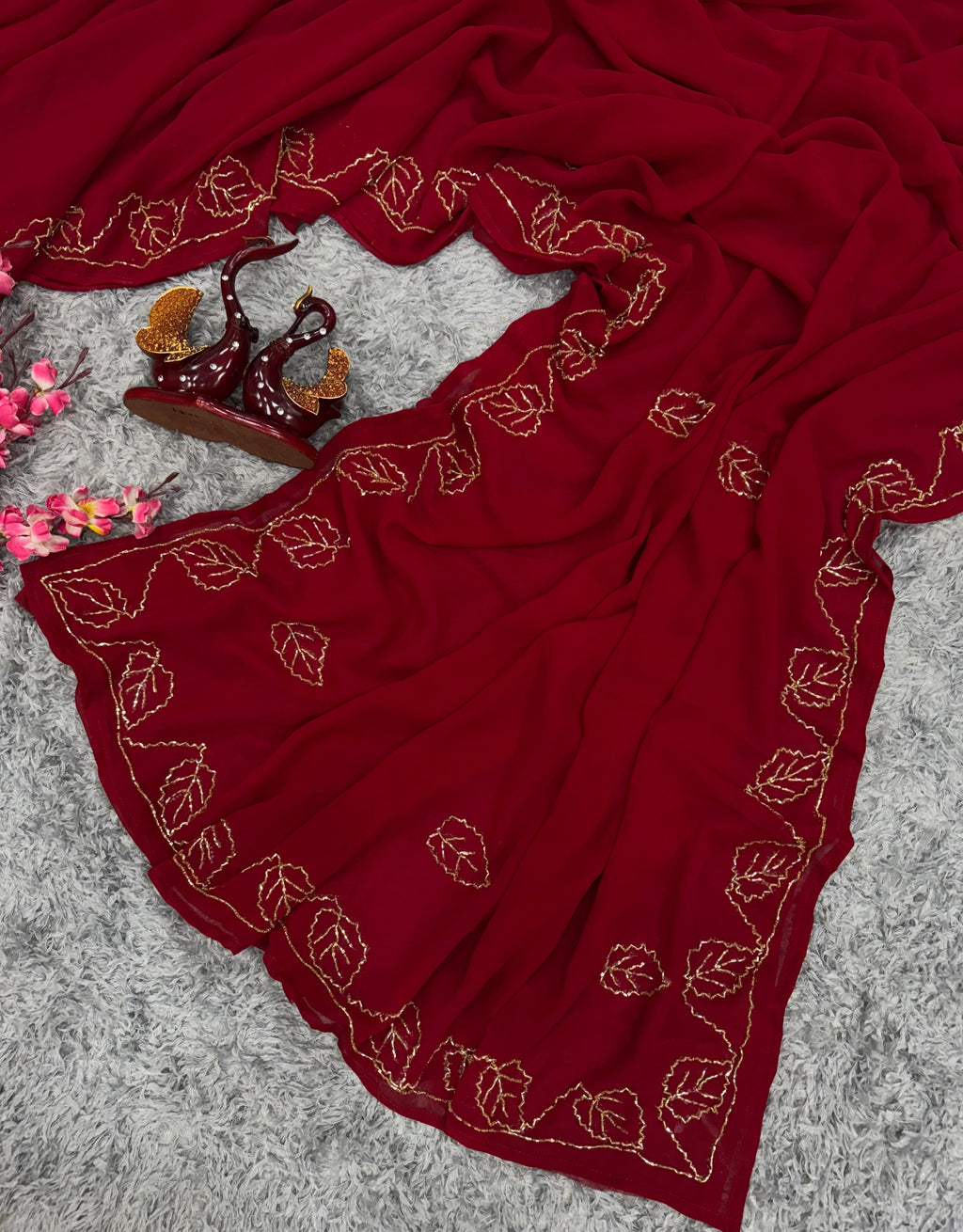 खूबसूरत कटदाना हस्तकला वाली डिजाइनर पार्टी वेयर साड़ी