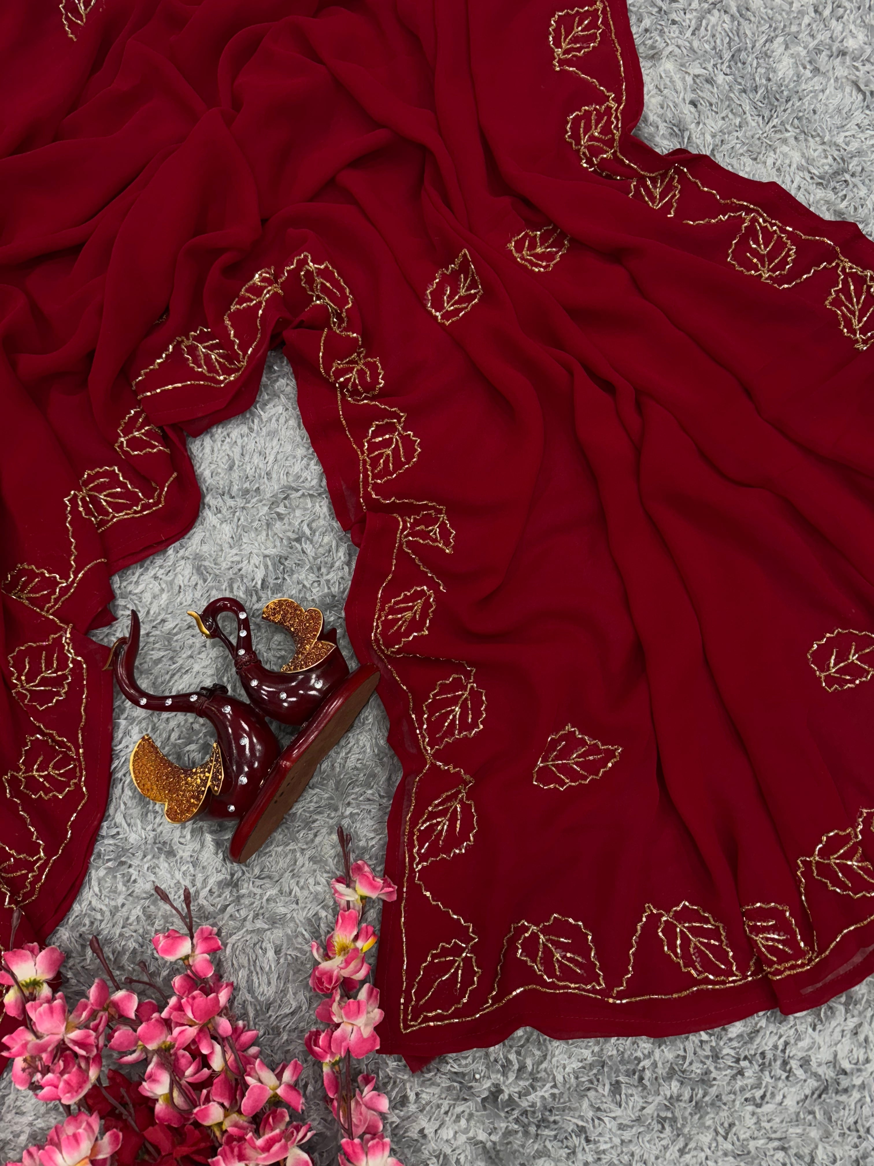 खूबसूरत कटदाना हस्तकला वाली डिजाइनर पार्टी वेयर साड़ी