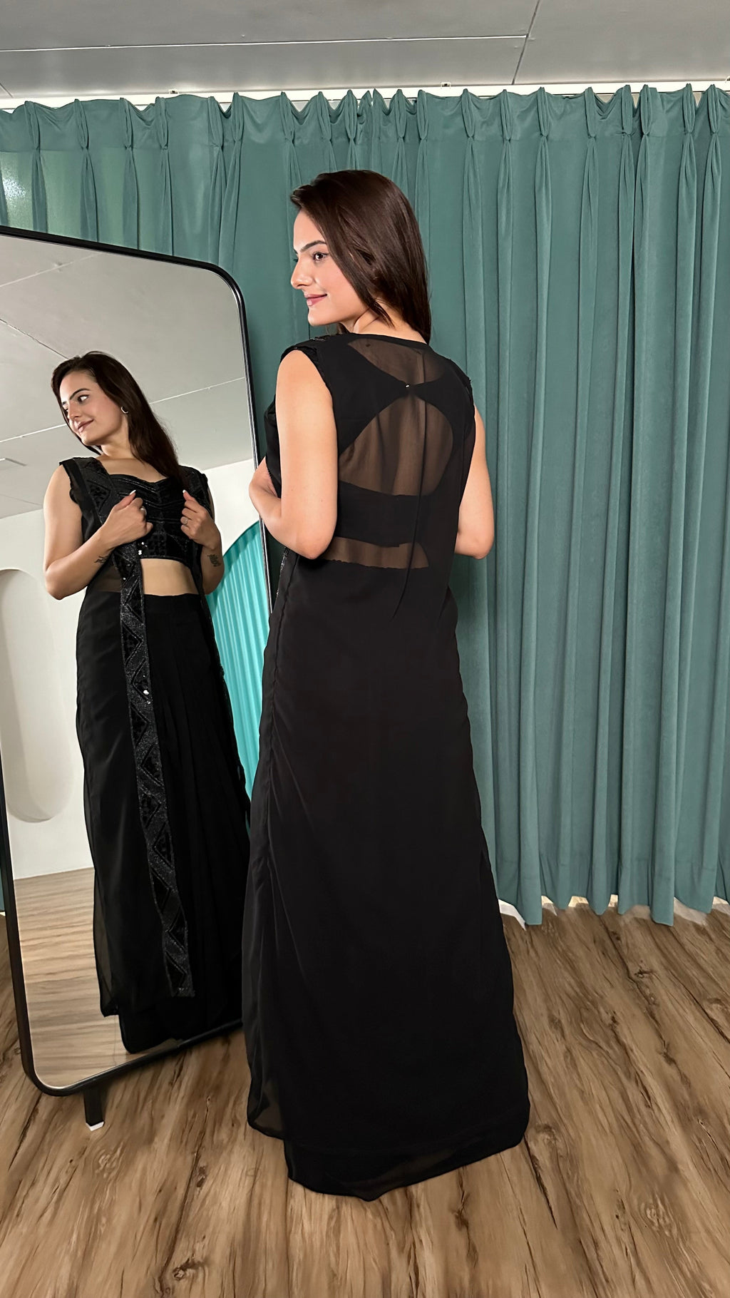 पार्टी वेयर डिज़ाइनर टॉप बॉटम के साथ खूबसूरत श्रग