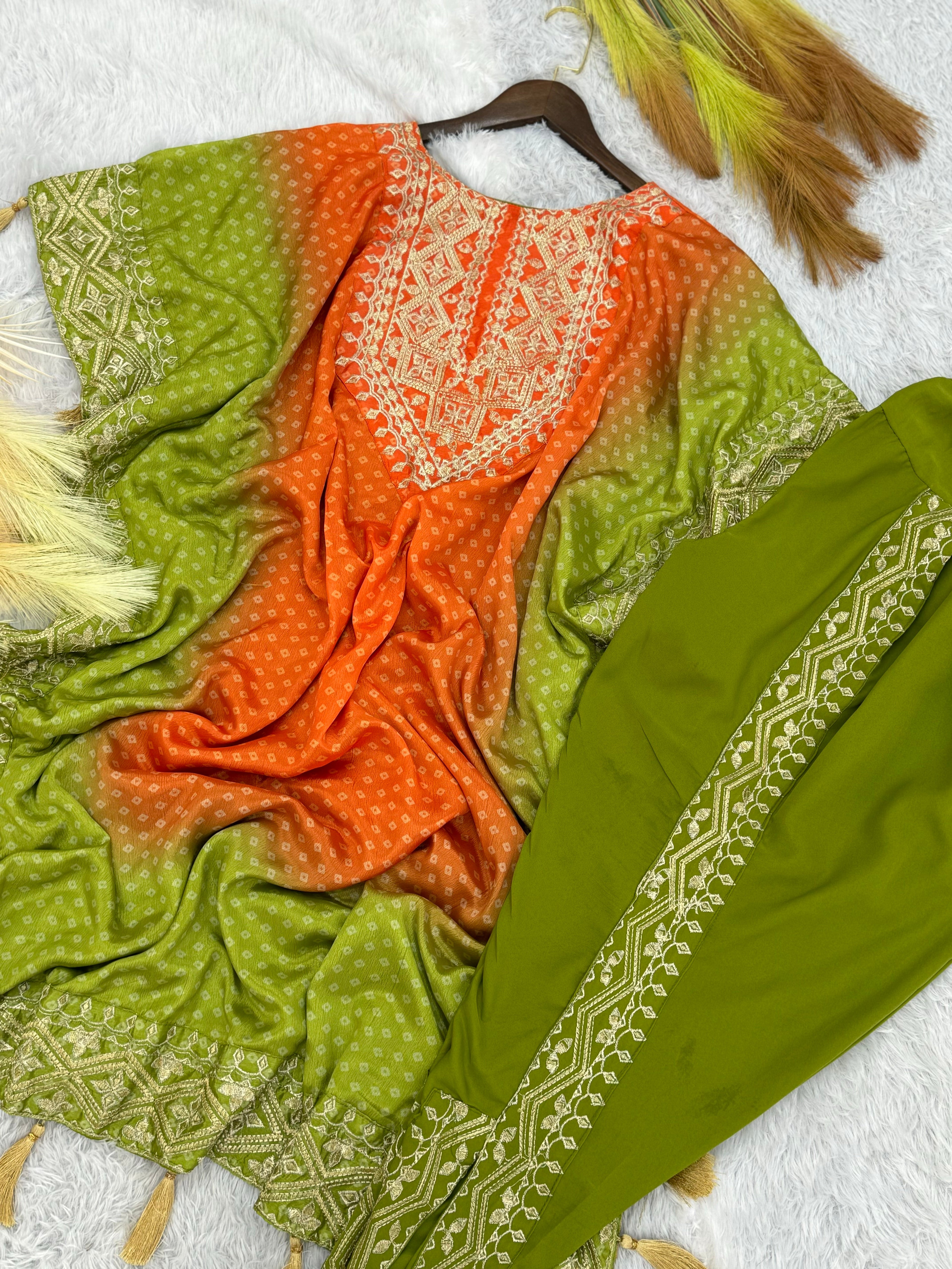 डिजाइनर कफ्तान और धोती पर कढ़ाई और डिजिटल प्रिंट का काम।