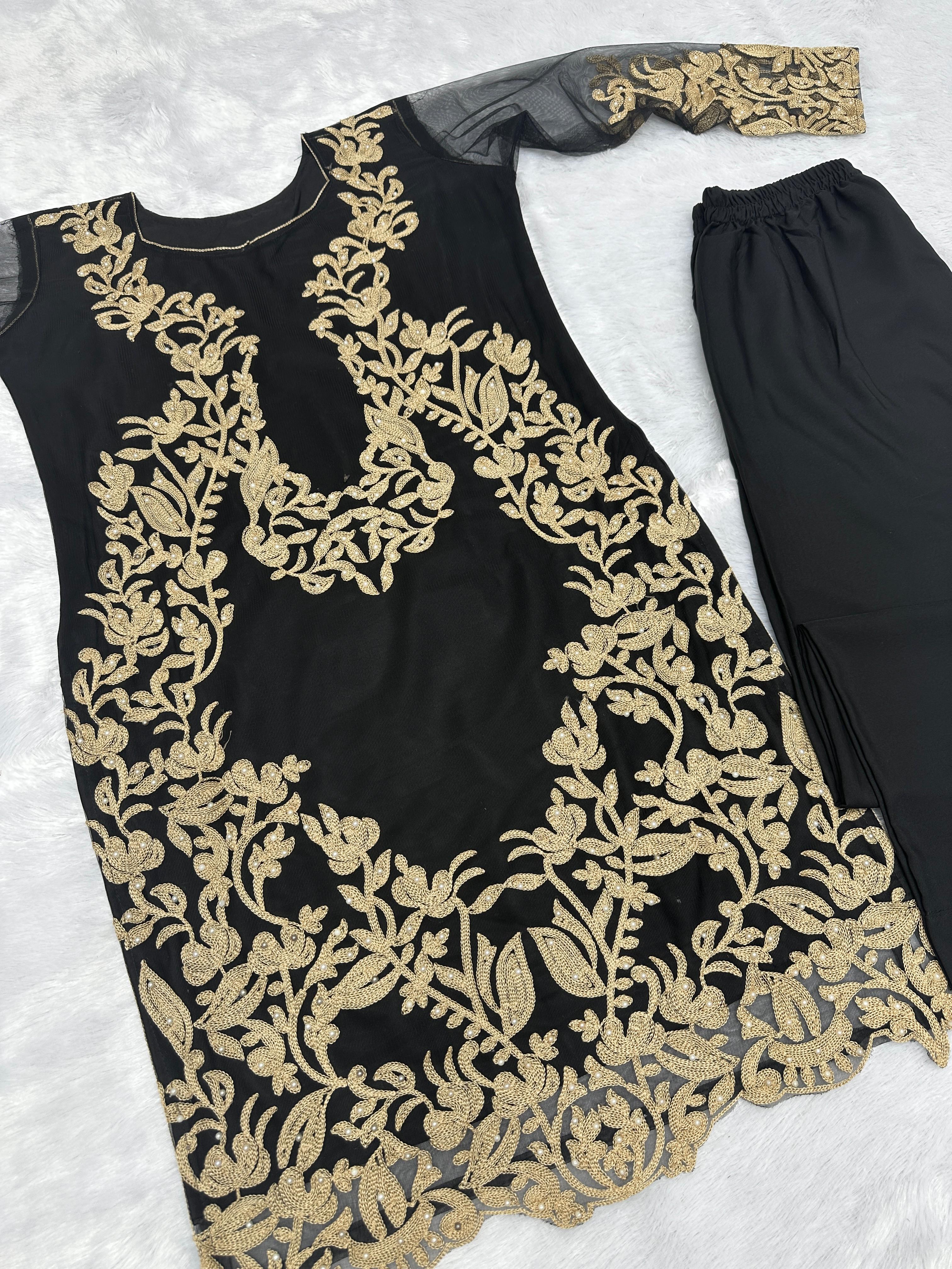मोती के काम से सजा हुआ खूबसूरत पार्टी वेयर टॉप और बॉटम।