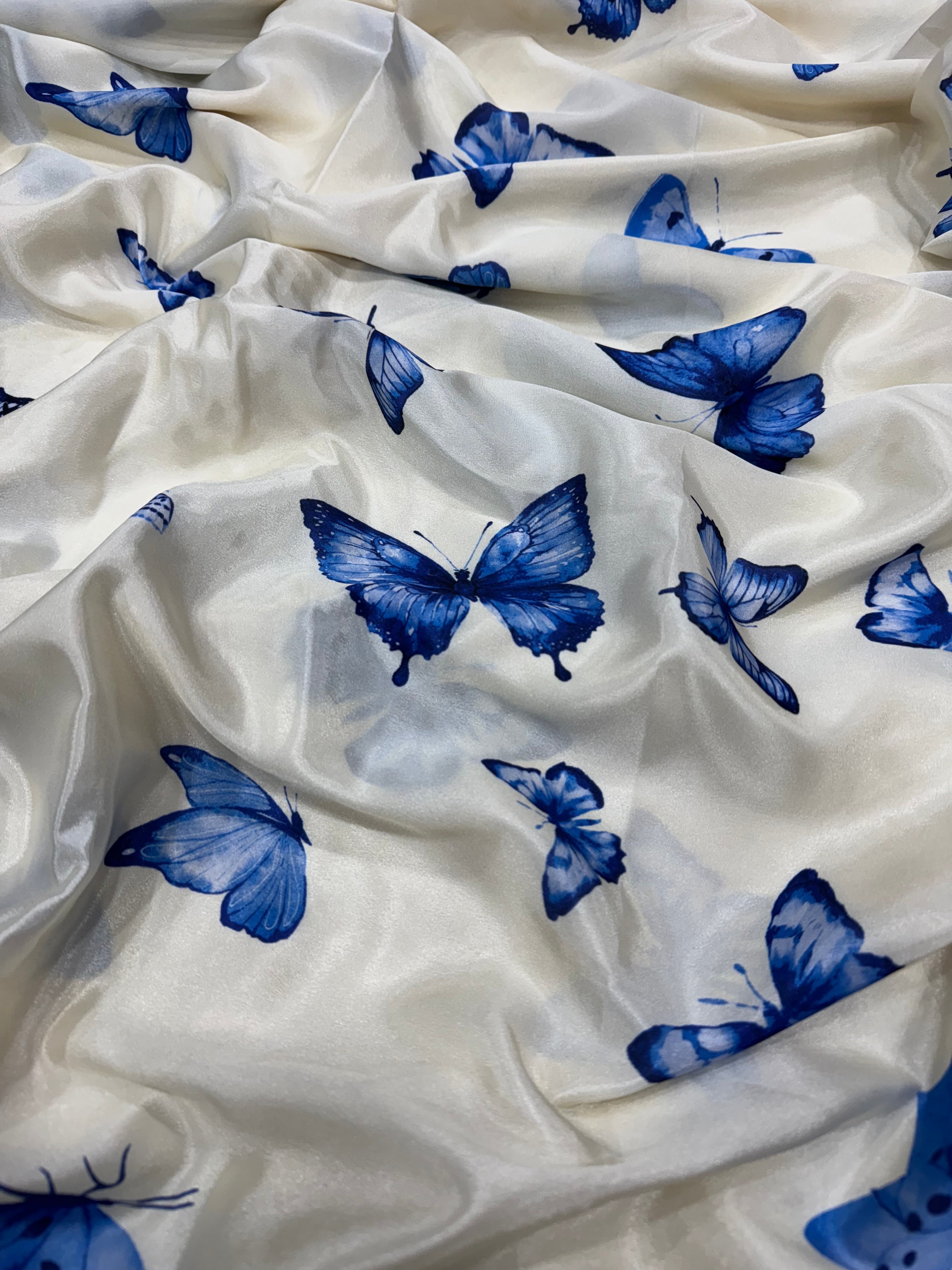 पार्टी के लिए खूबसूरत प्रिंट वाली सुंदर साड़ी