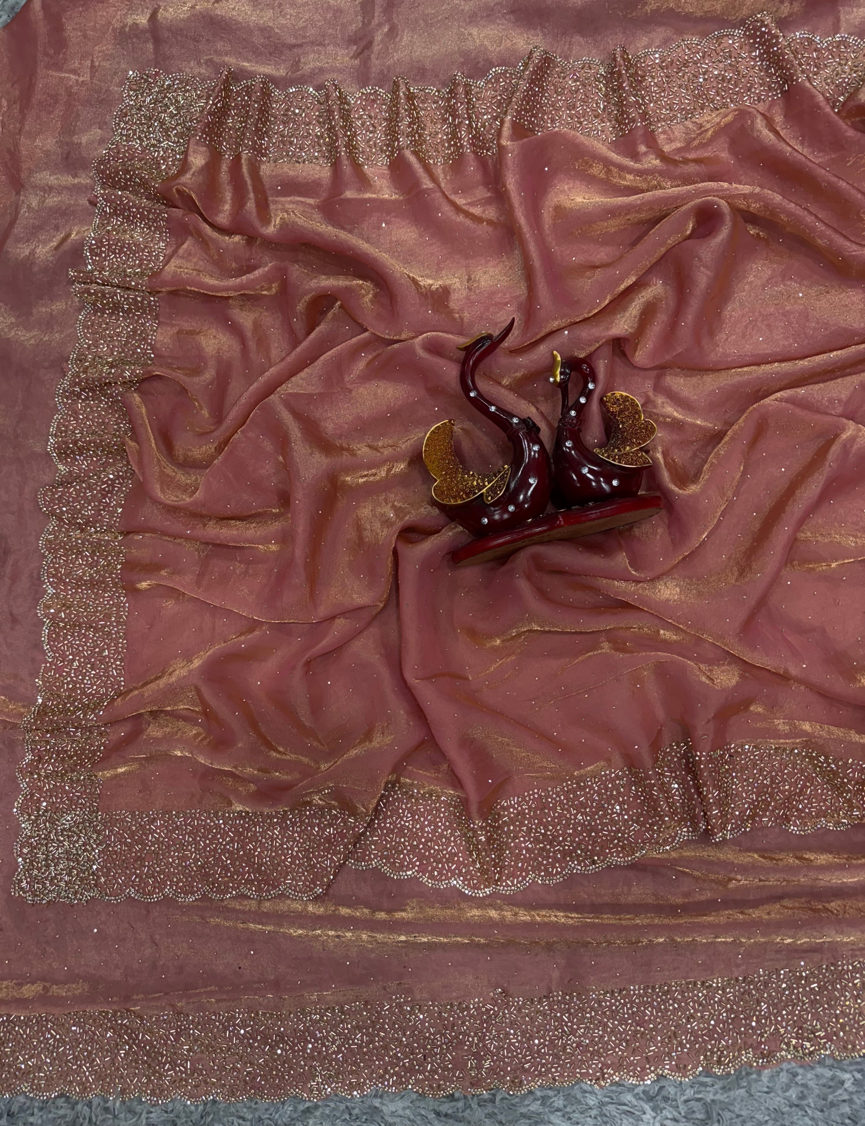 खूबसूरत जारखन डायमंड वर्क वाली डिज़ाइनर साड़ी