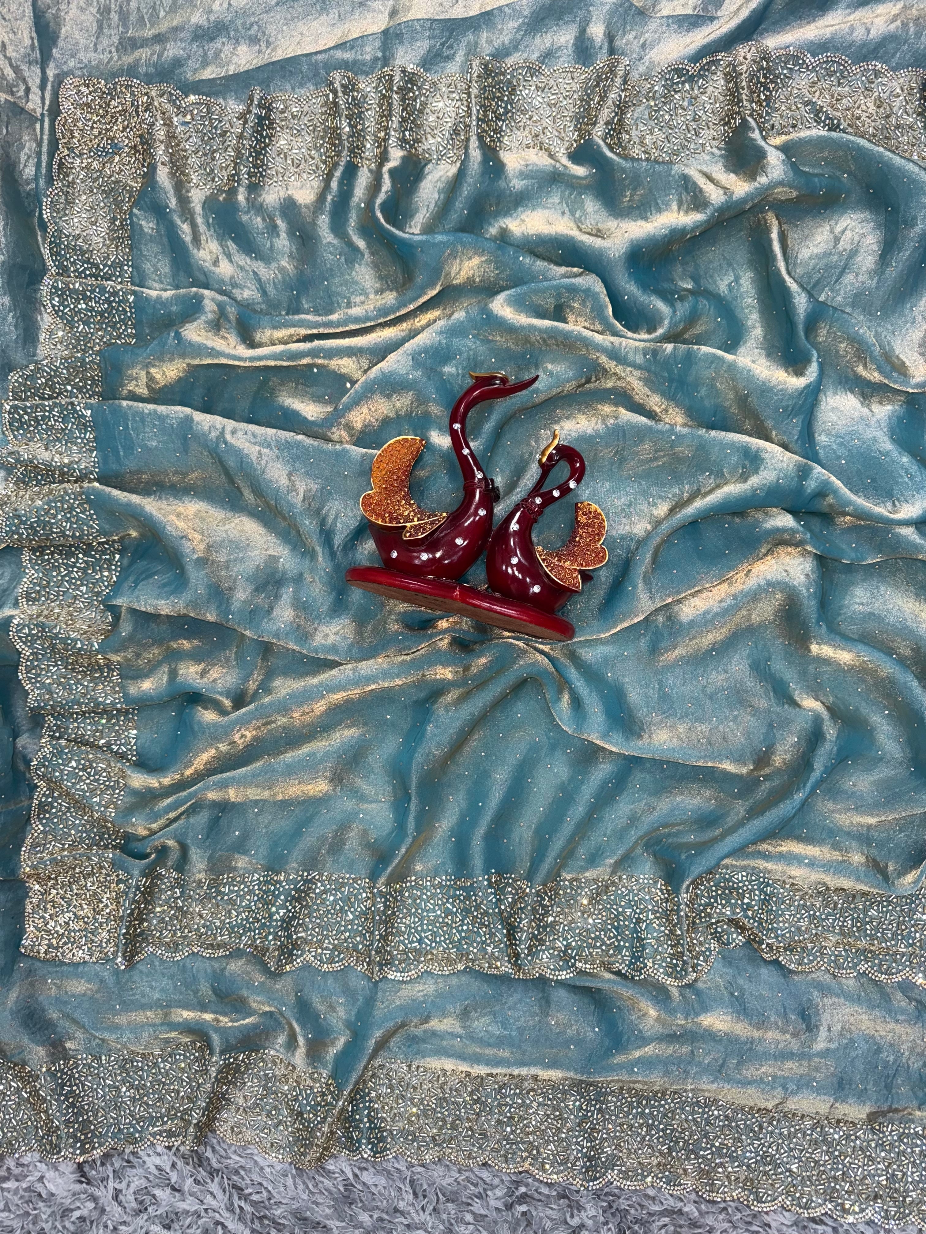 खूबसूरत जारखन डायमंड वर्क वाली डिज़ाइनर साड़ी