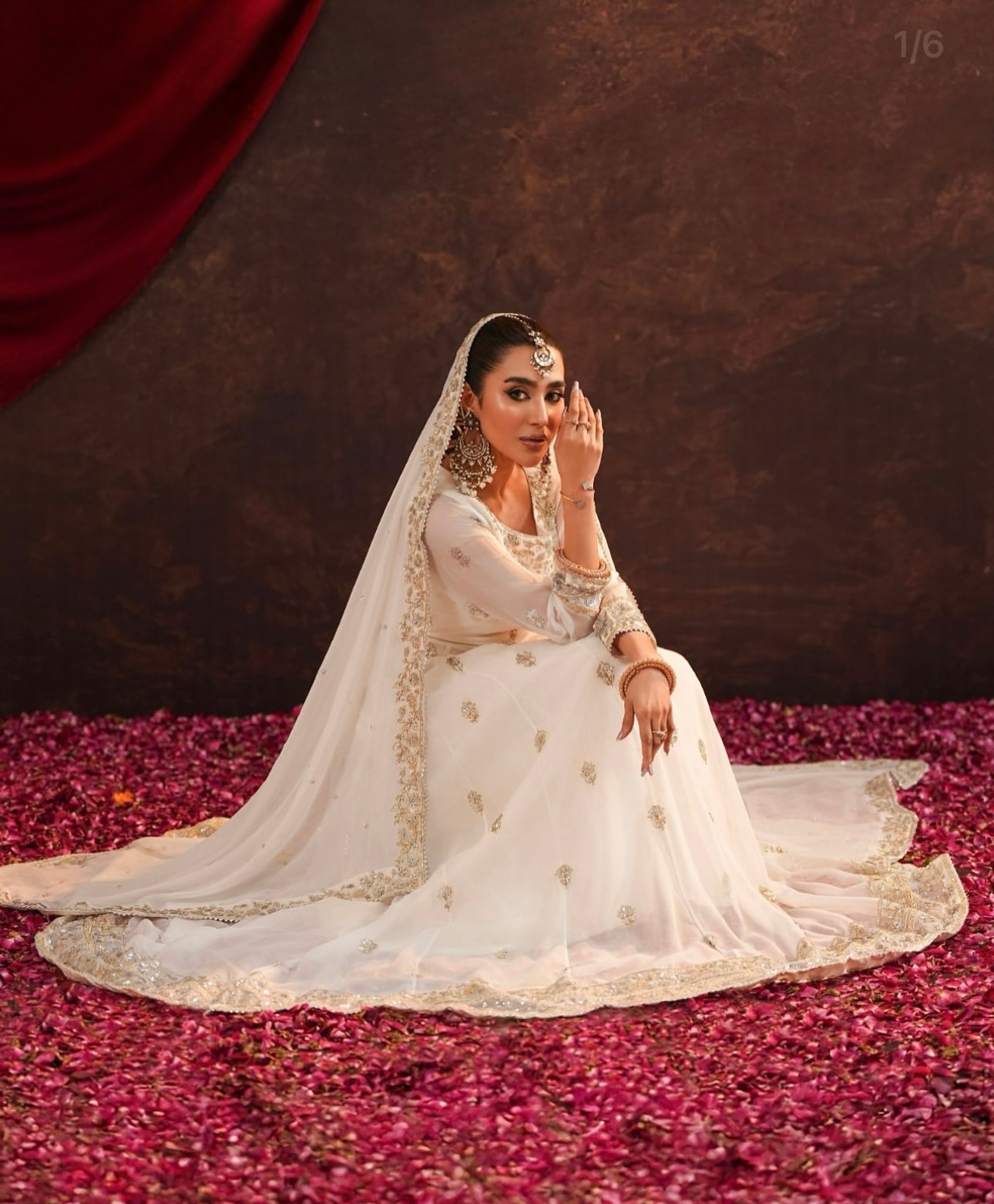 कढ़ाई और सीक्वेंस वर्क से सजा खूबसूरत पार्टी गाउन - पैंटी और दुपट्टा