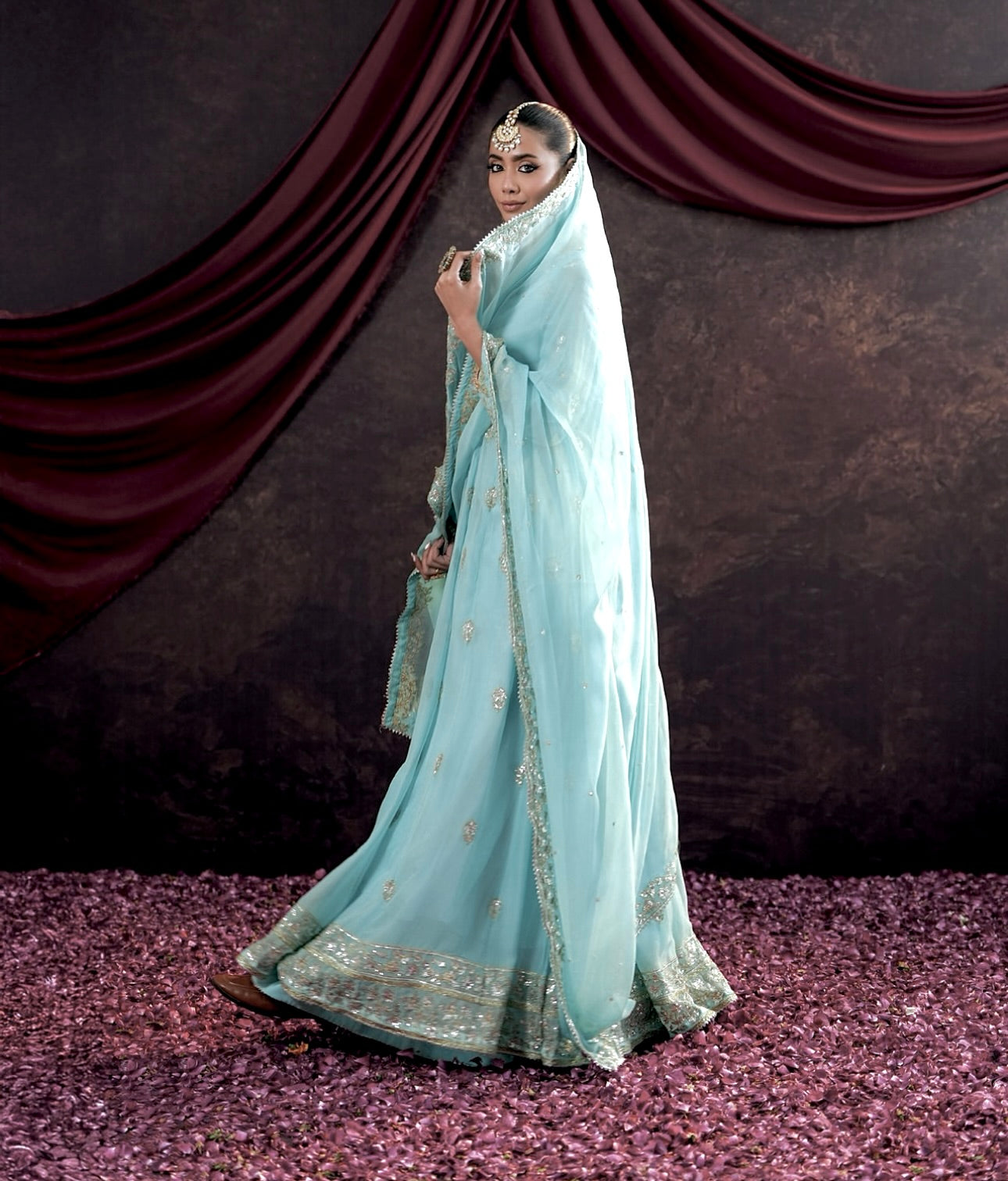 कढ़ाई और सीक्वेंस वर्क से सजा खूबसूरत पार्टी गाउन - पैंटी और दुपट्टा