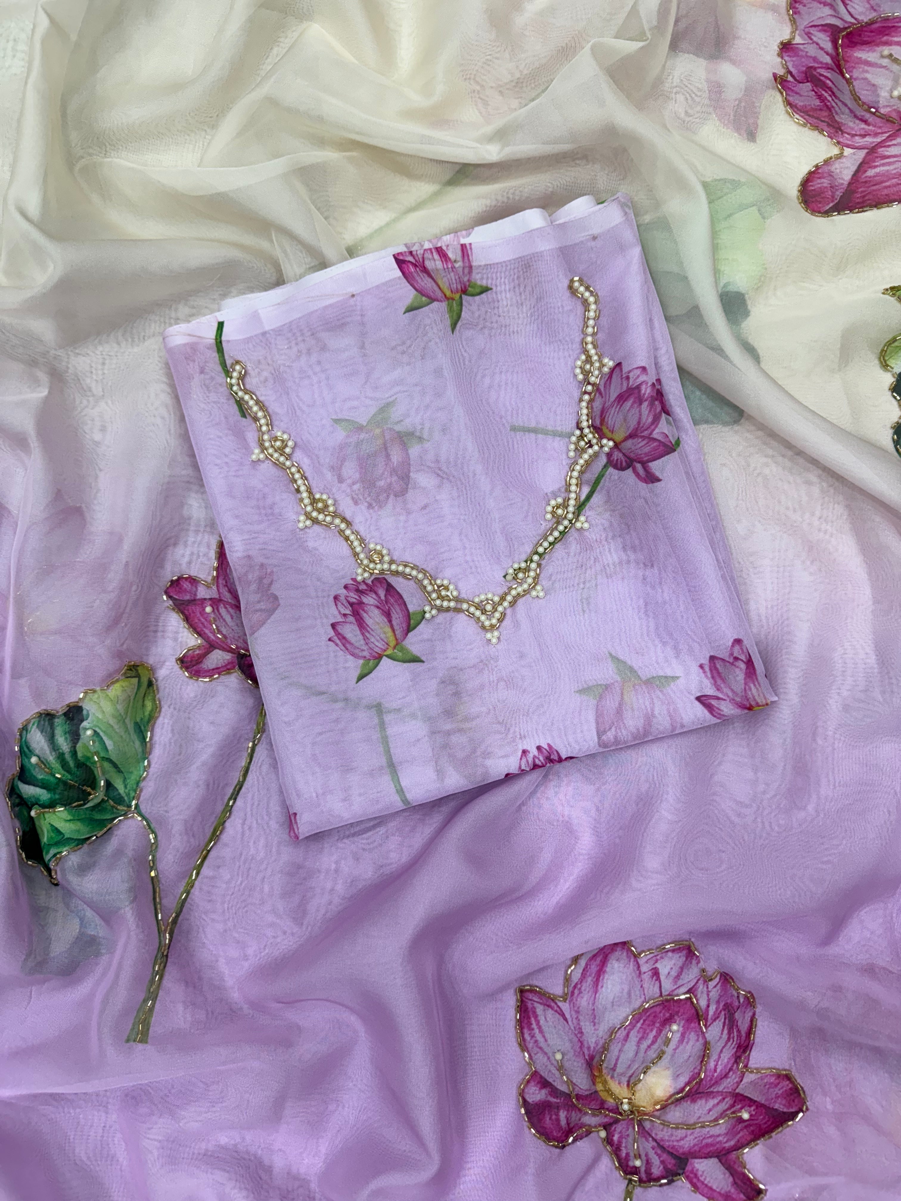 फ्लोरल प्रिंट वाली खूबसूरत पार्टी वेयर साड़ी