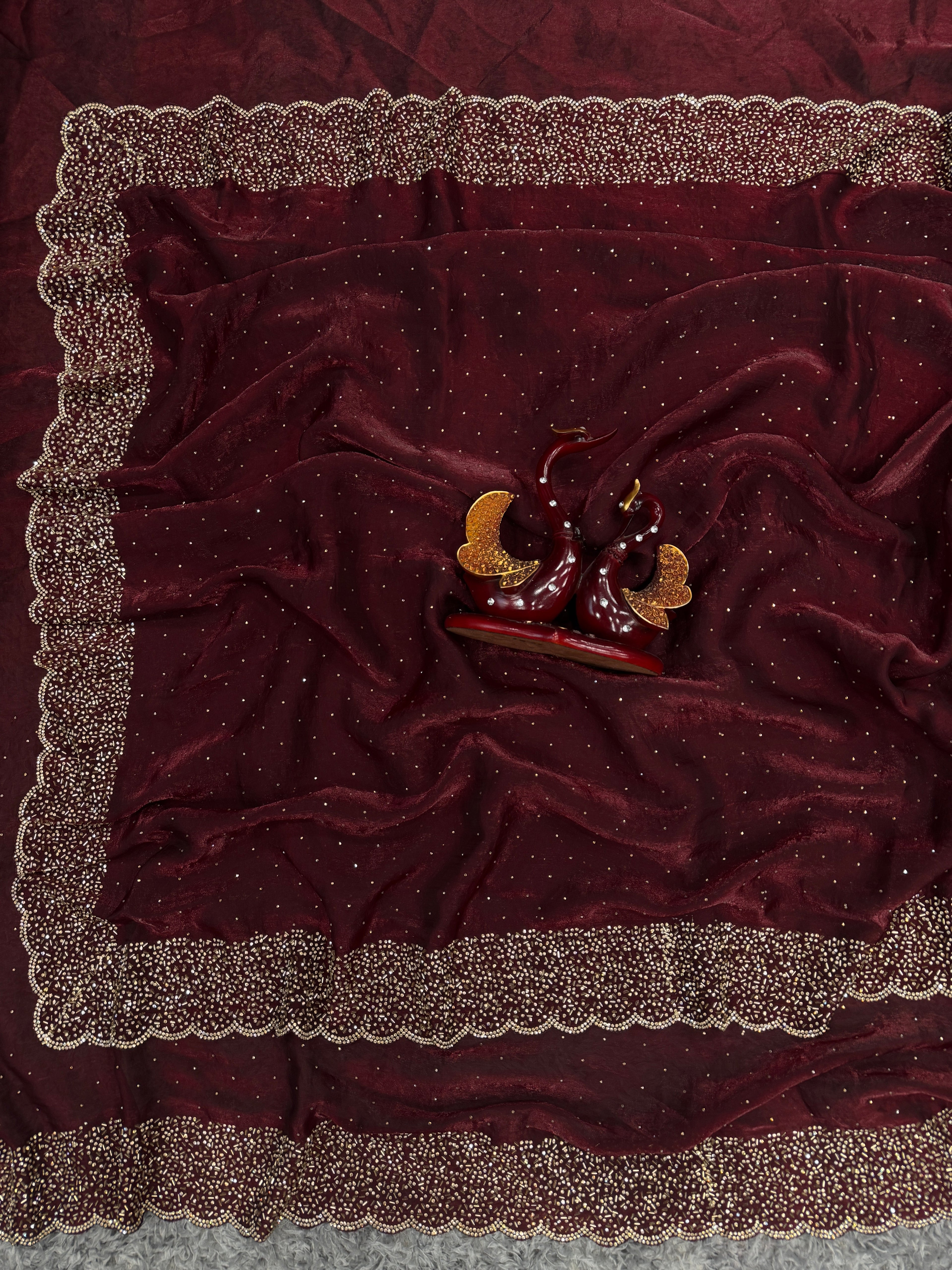 खूबसूरत जारखन डायमंड वर्क वाली डिज़ाइनर साड़ी