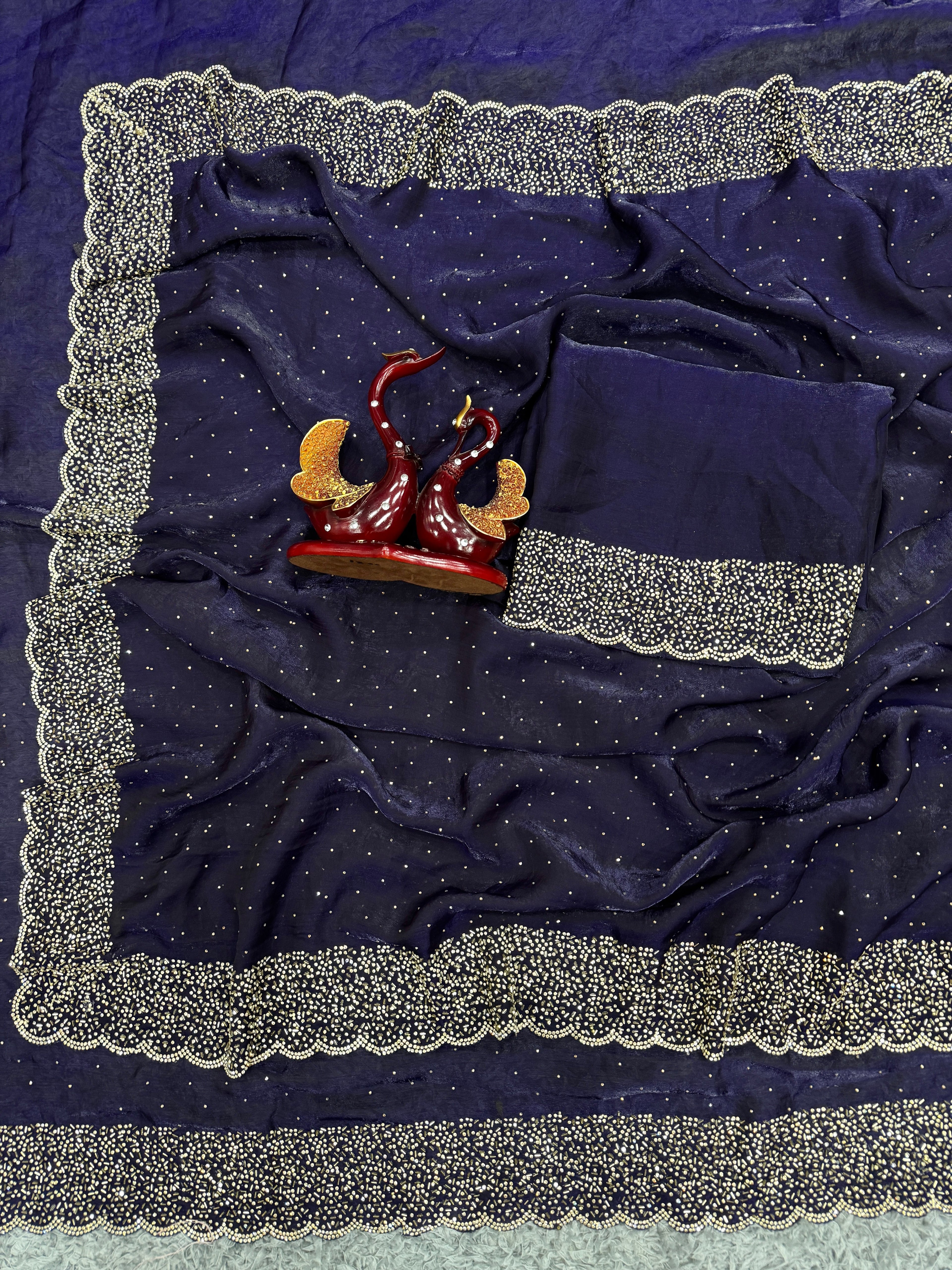 खूबसूरत जारखन डायमंड वर्क वाली डिज़ाइनर साड़ी