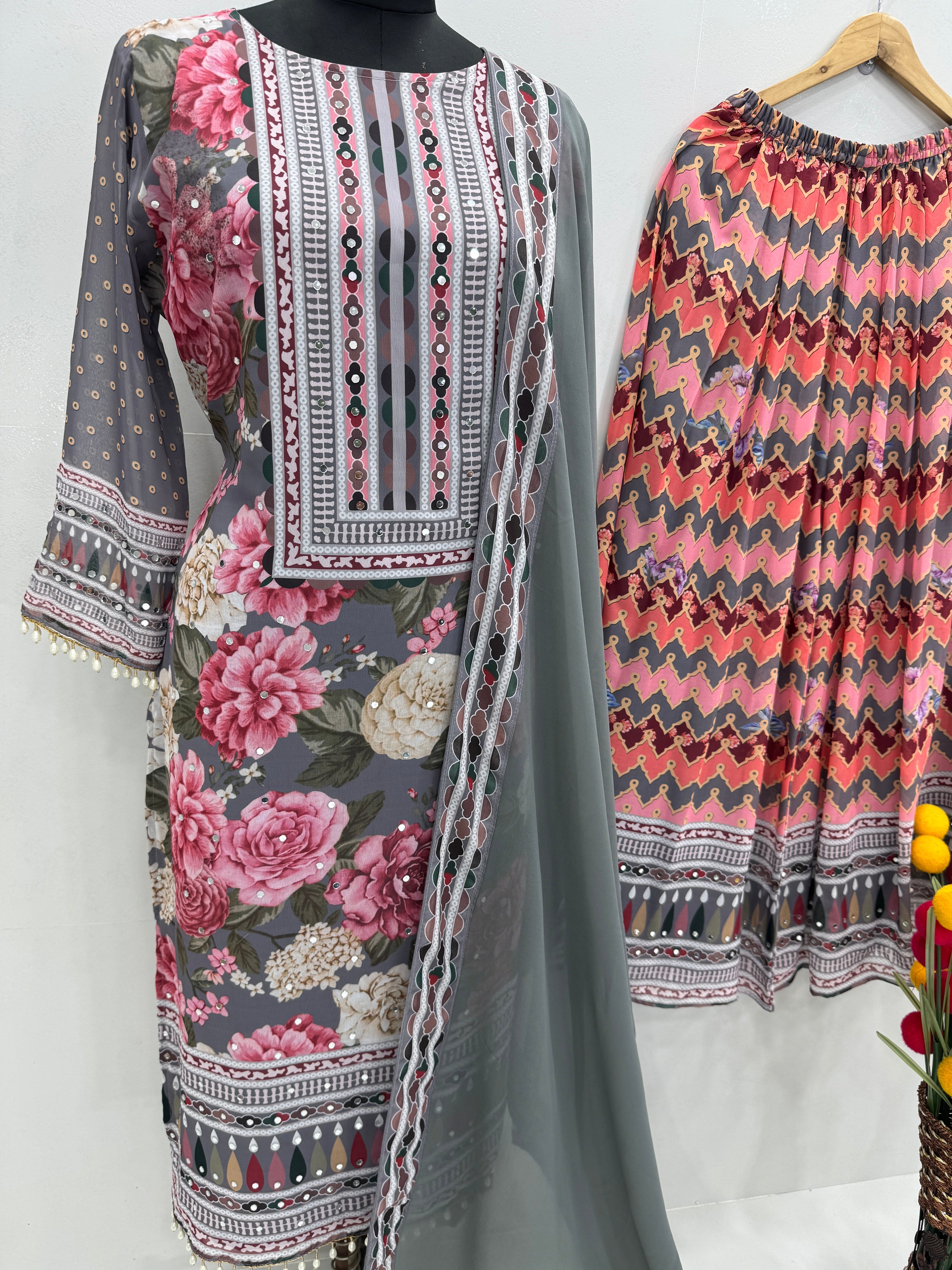 खूबसूरत पार्टी वेयर टॉप, प्लाजो और दुपट्टा