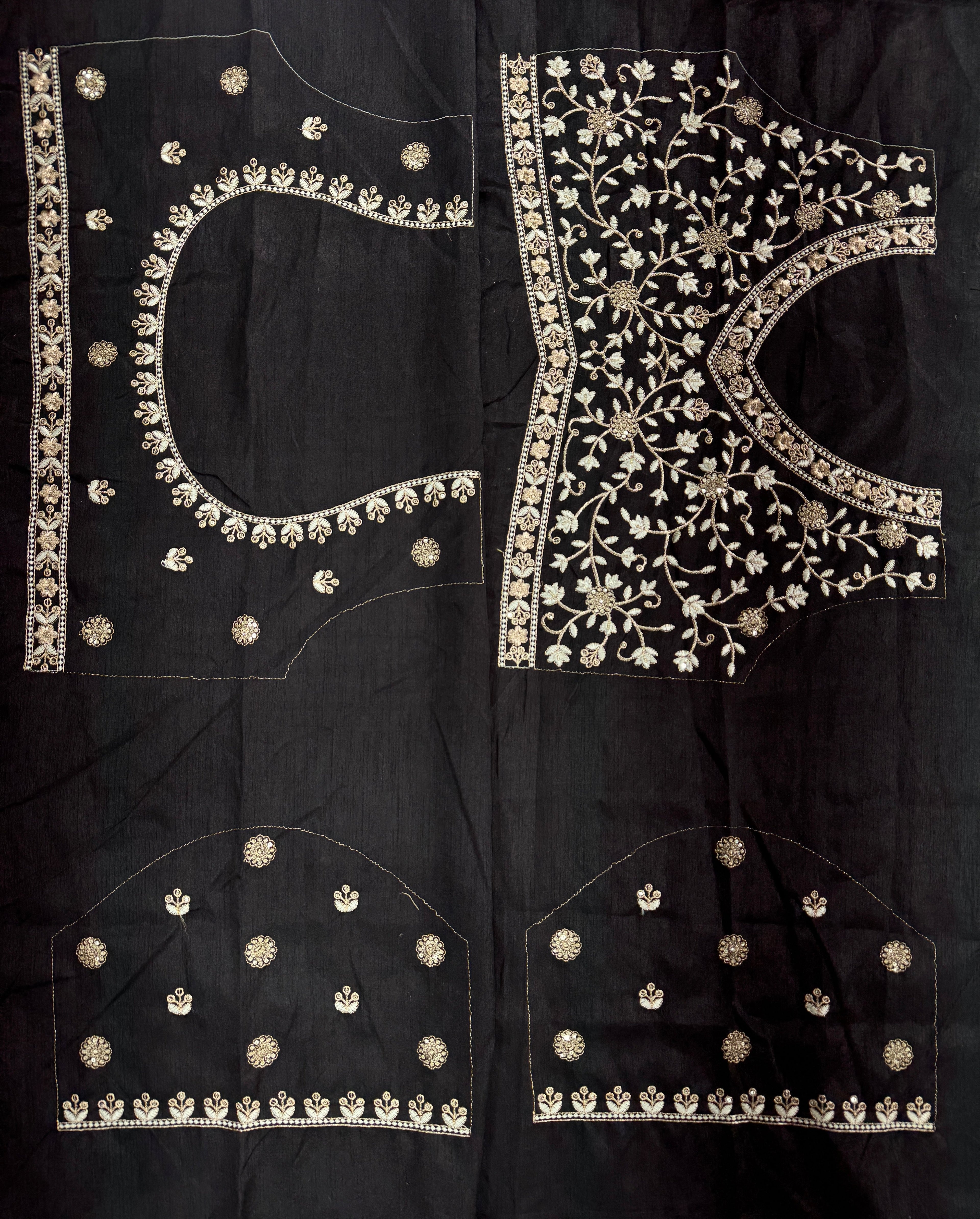 सीक्वेंस और ज़री की कढ़ाई वाली खूबसूरत पार्टी वेयर साड़ी