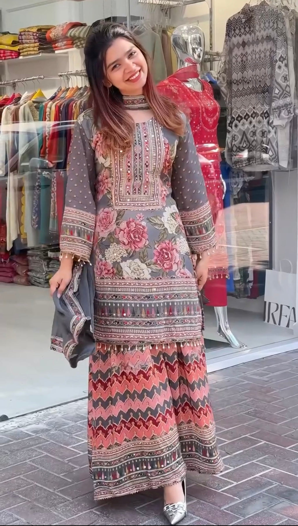 खूबसूरत पार्टी वेयर टॉप, प्लाजो और दुपट्टा