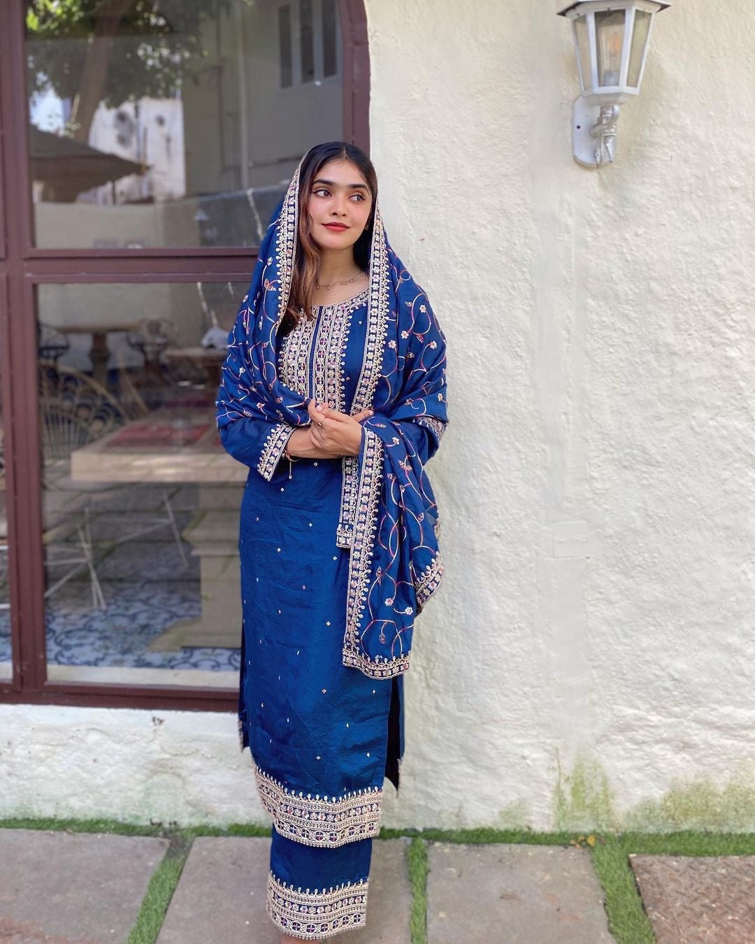 पार्टी वेयर टॉप, प्लाज़ो और दुपट्टा, कढ़ाई वर्क के साथ