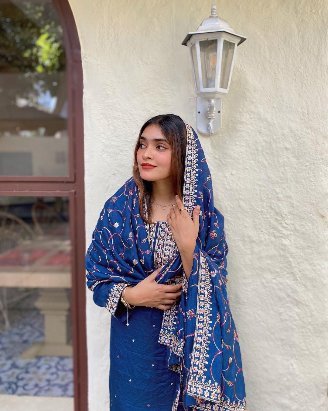 पार्टी वेयर टॉप, प्लाज़ो और दुपट्टा, कढ़ाई वर्क के साथ