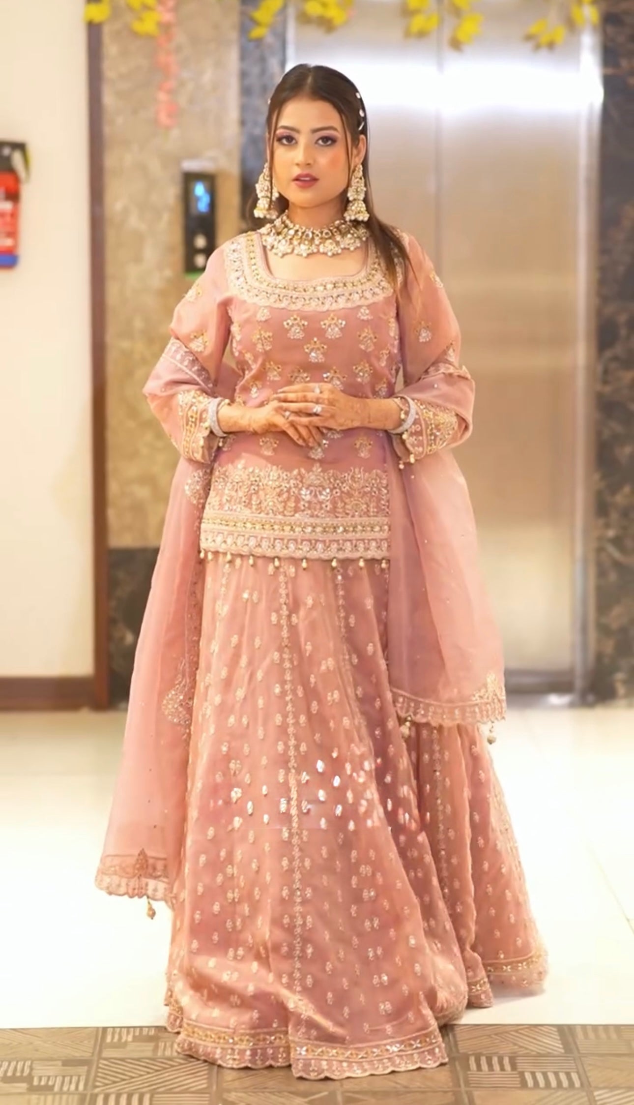 पार्टी वेयर टॉप, बॉटम और दुपट्टा, कढ़ाई और सीक्वेंस वर्क के साथ