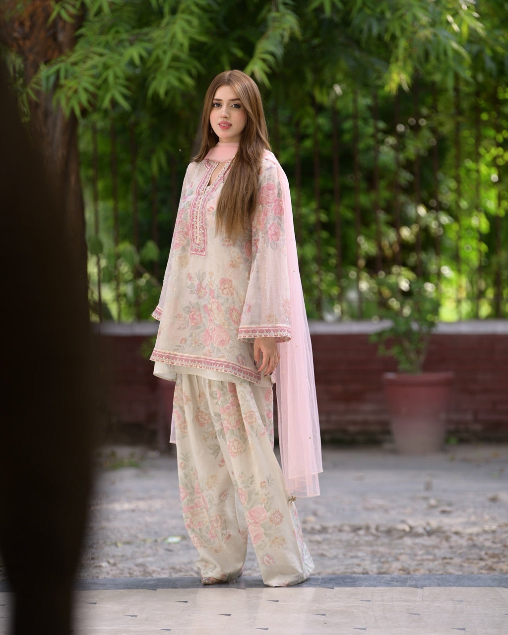 डिजाइनर पार्टी वेयर लुक टॉप और पलाज़ो दुपट्टे के साथ सेट