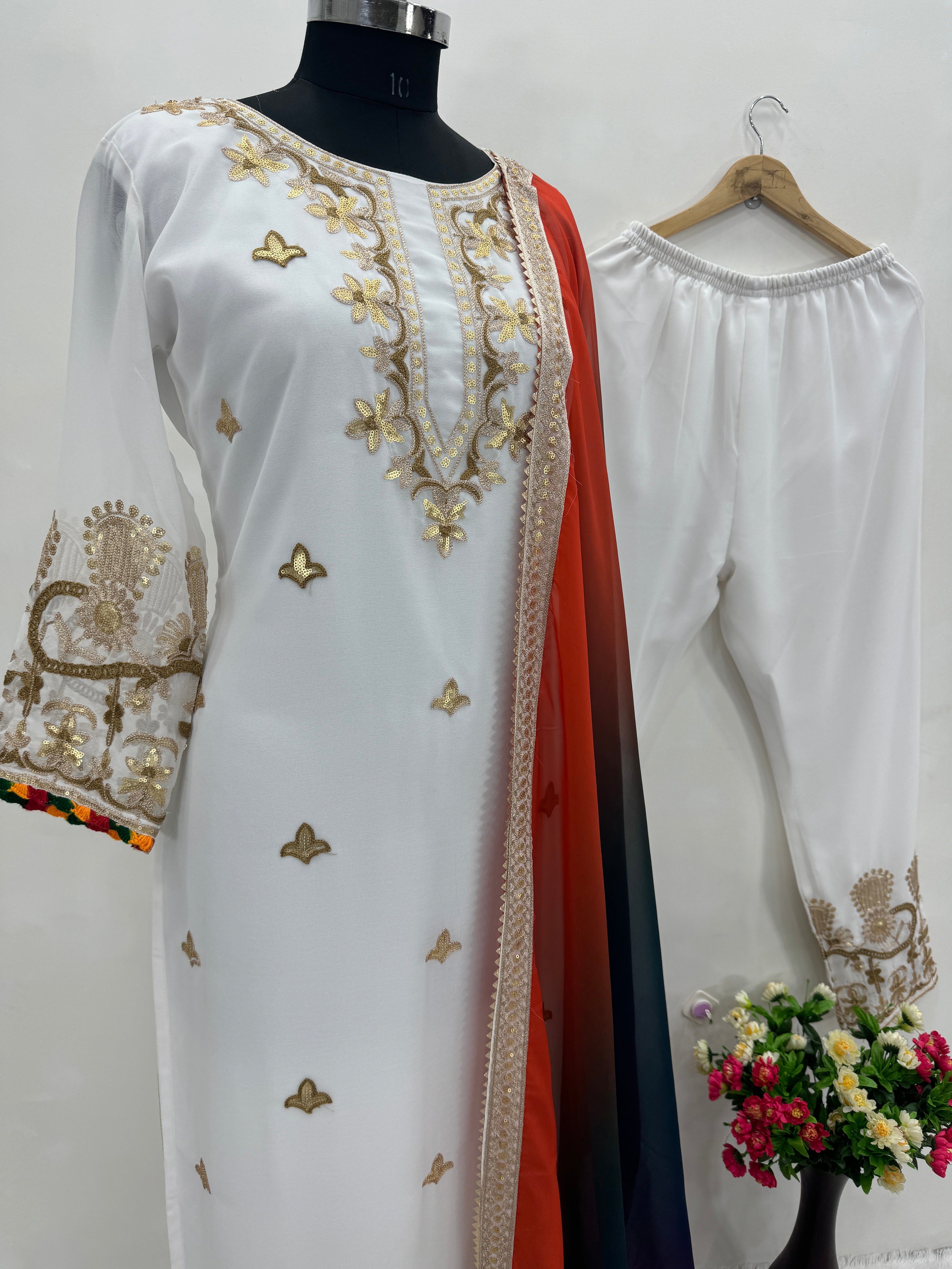 पार्टी के लिए उपयुक्त खूबसूरत ट्रेंडी टॉप, बॉटम और दुपट्टा