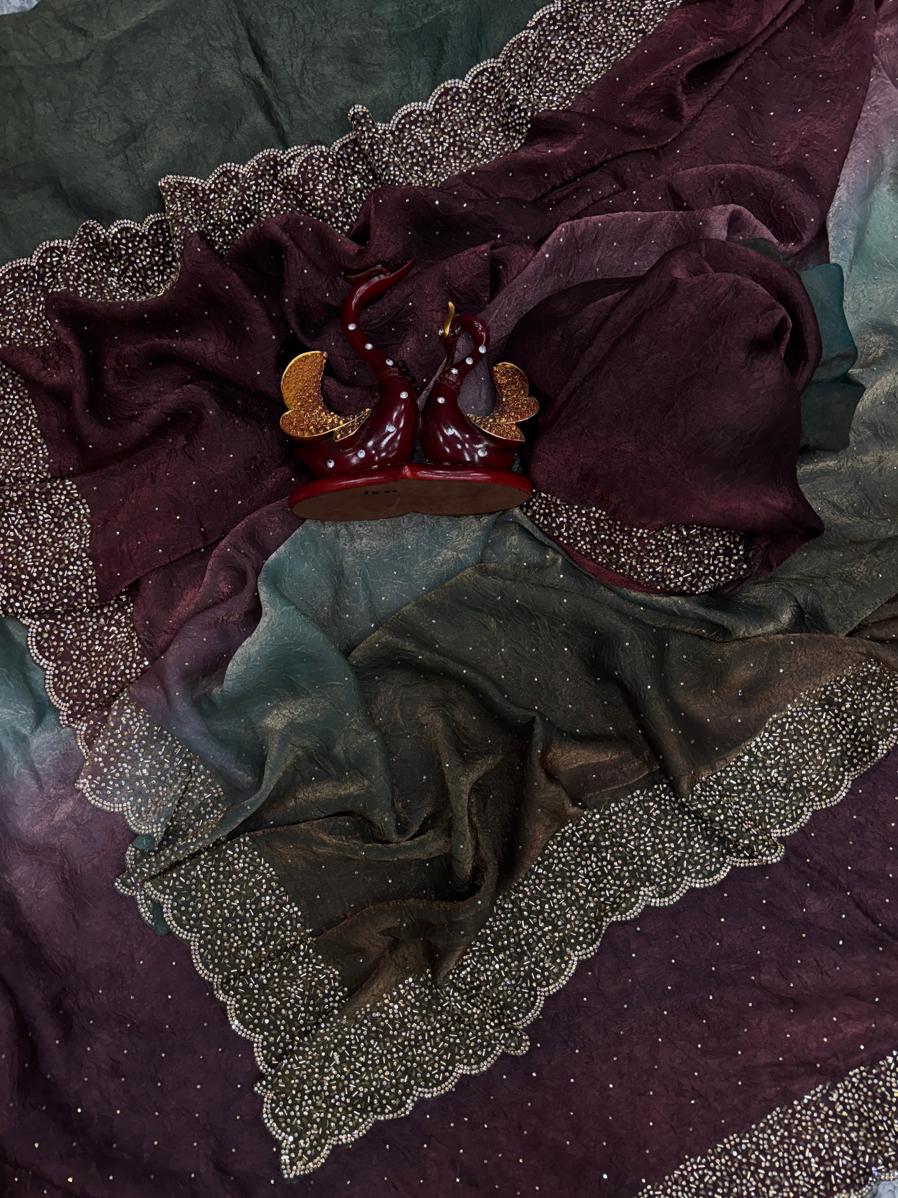 असली जारखन डायमंड वर्क वाली डिज़ाइनर साड़ी