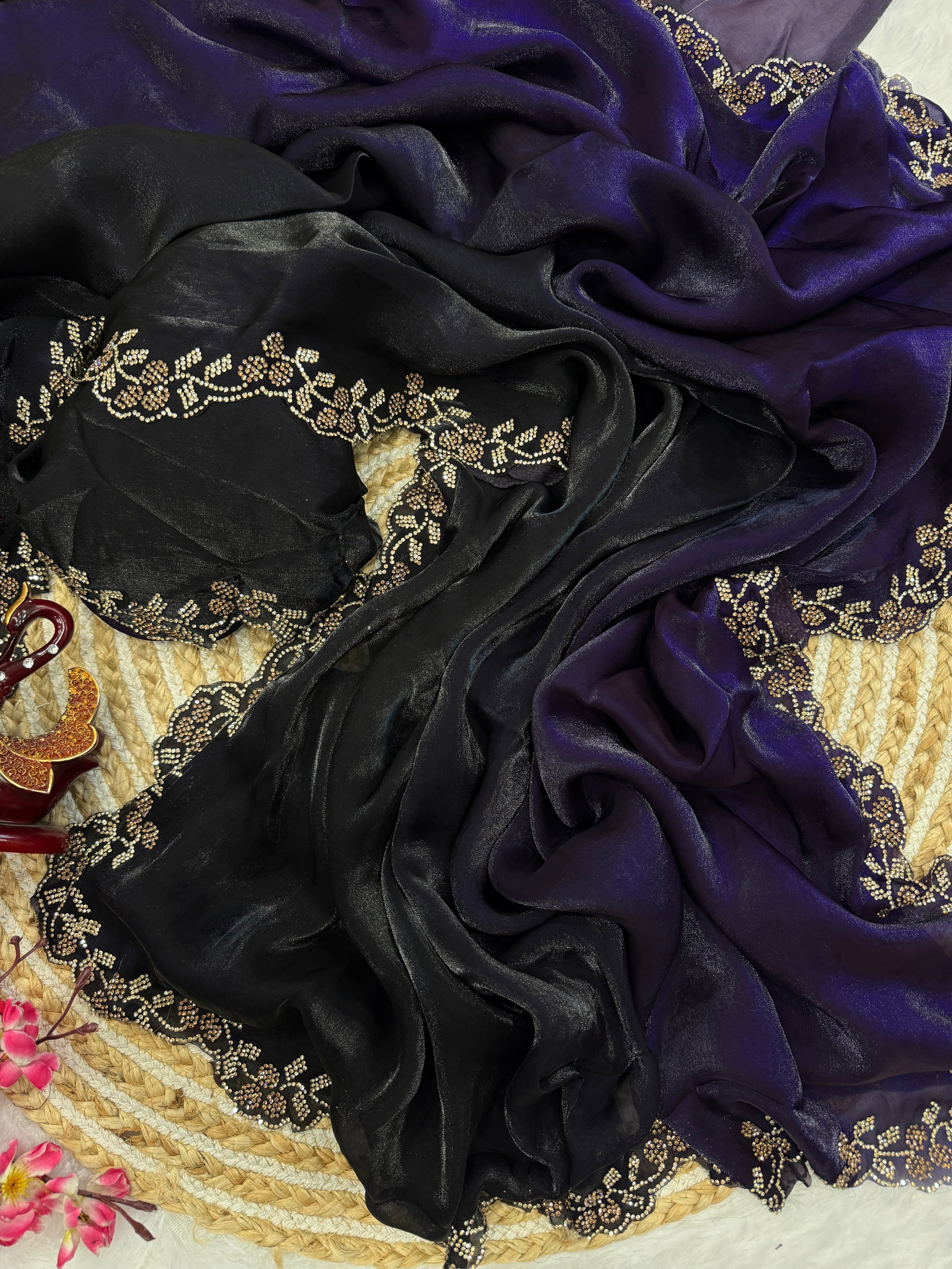 डायमंड वर्क वाली डिजाइनर पार्टी वेयर स्टाइल साड़ी 