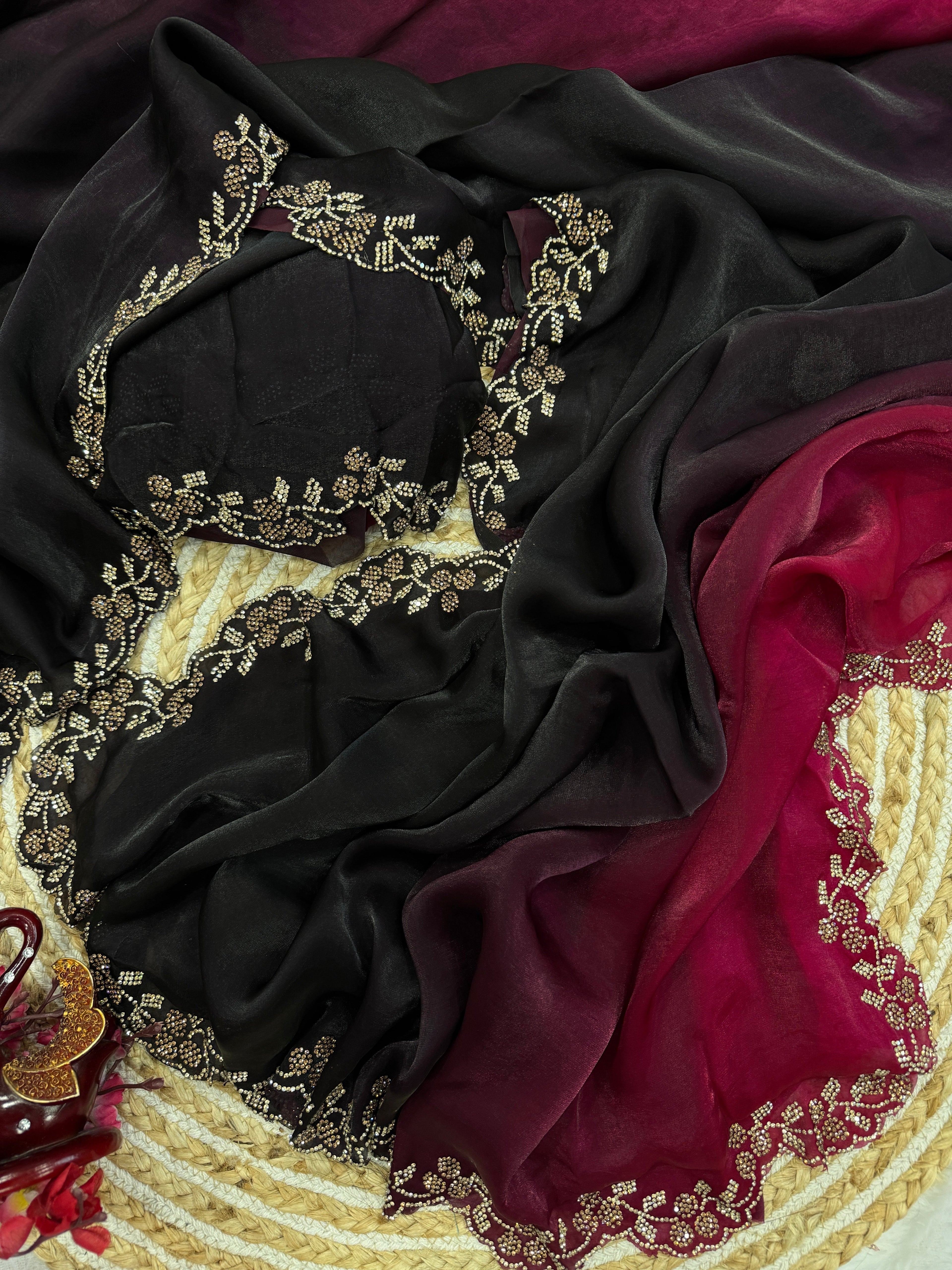 डायमंड वर्क वाली डिजाइनर पार्टी वेयर स्टाइल साड़ी 