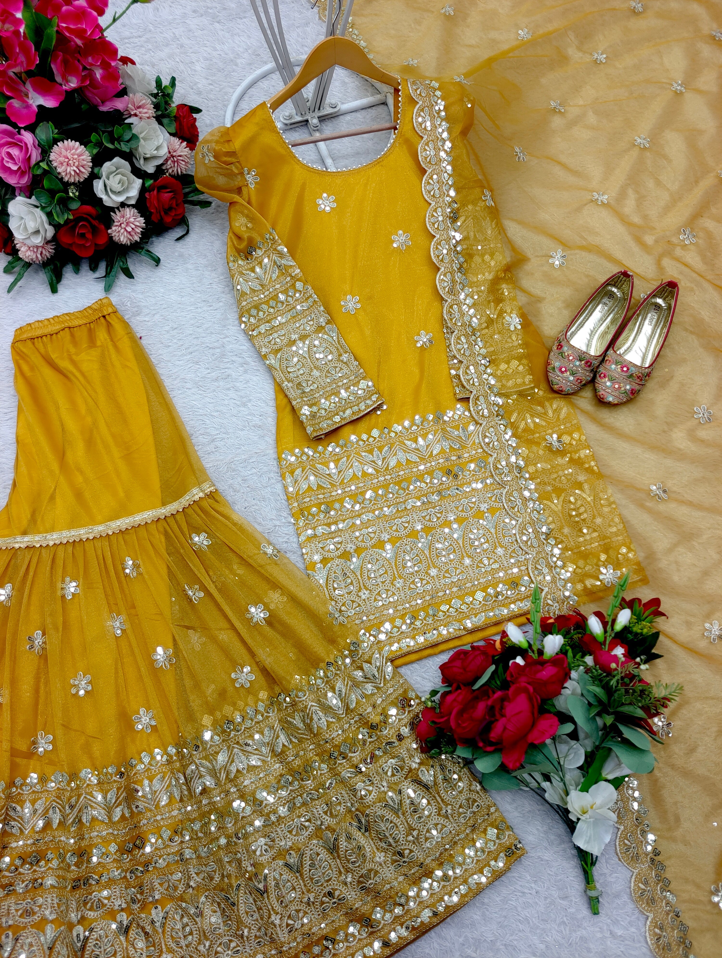 पार्टी वेयर टॉप-शरारा और दुपट्टा, कढ़ाई और सीक्वेंस वर्क के साथ