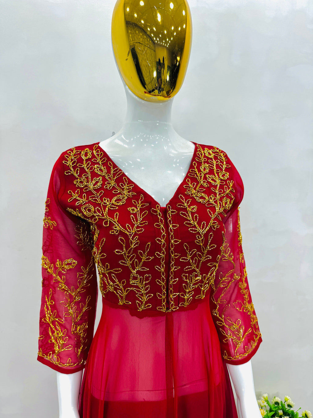 हैंडवर्क और कैनवास पट्टा के साथ डिज़ाइनर टॉप पैंट