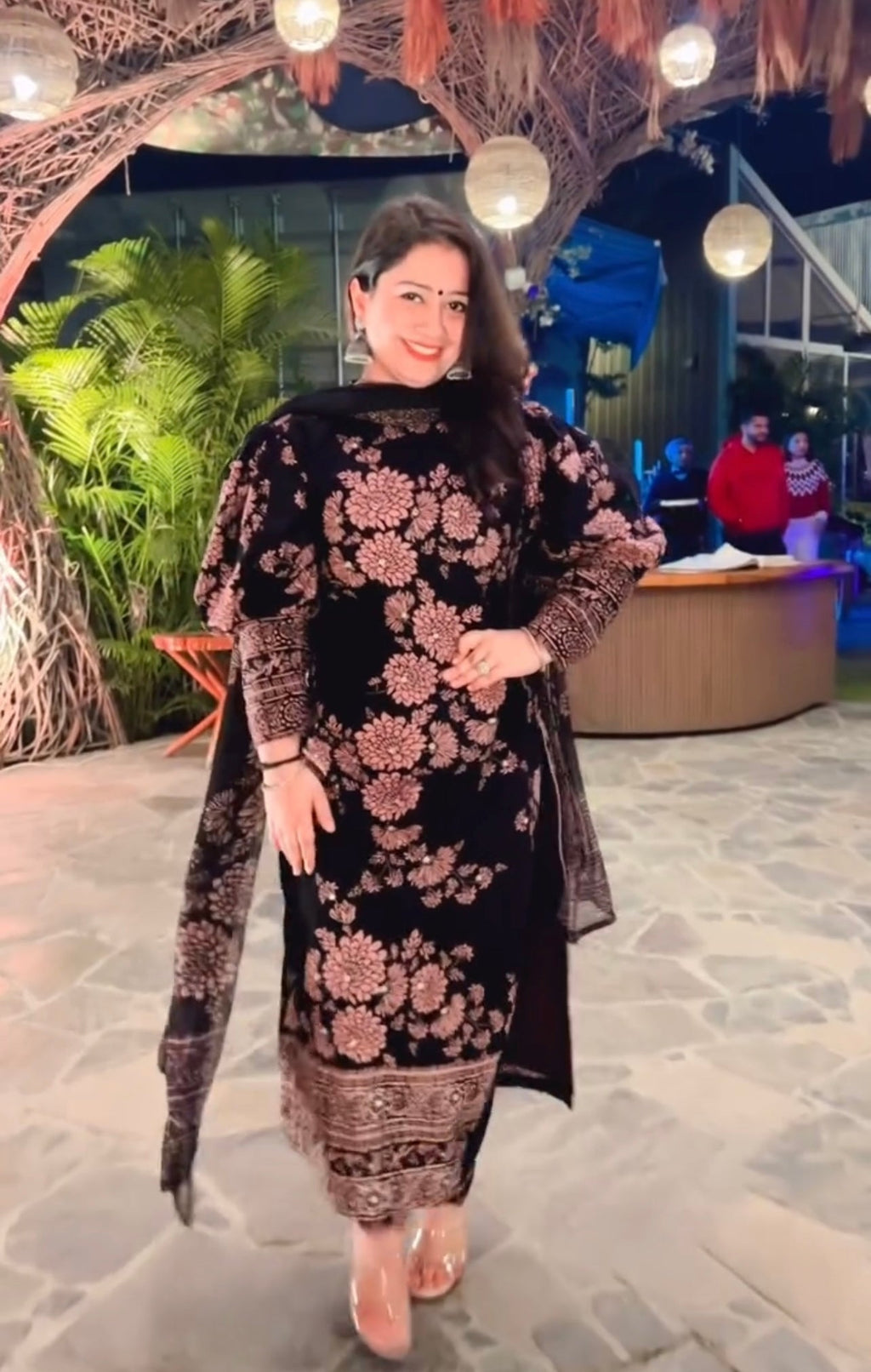 डिजाइनर पार्टी वेयर लुक - टॉप, बॉटम और दुपट्टा, हैवी एम्ब्रॉयडरी वर्क के साथ