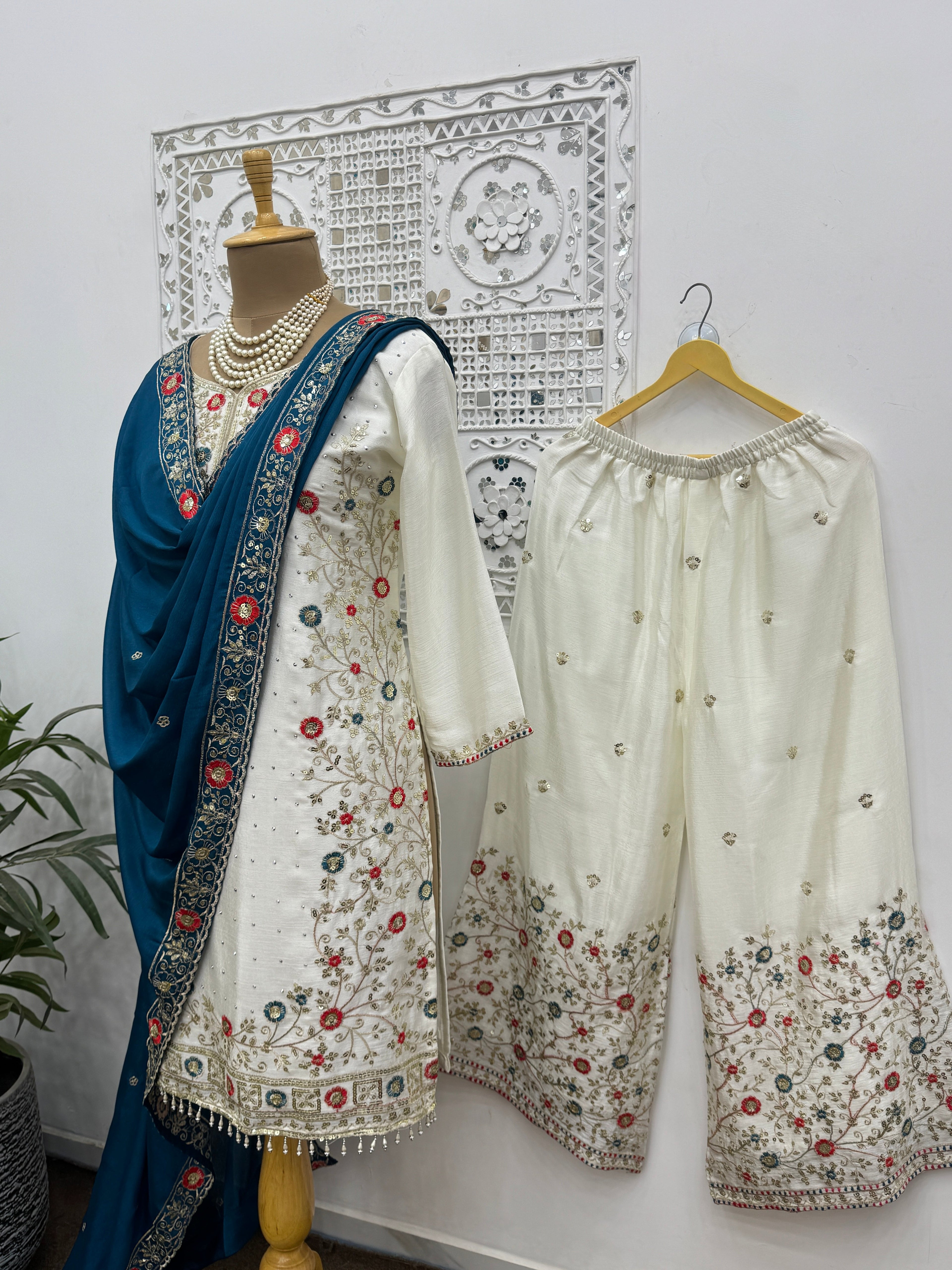 पार्टी वेयर लुक: डिजाइनर टॉप और बॉटम दुपट्टे के साथ