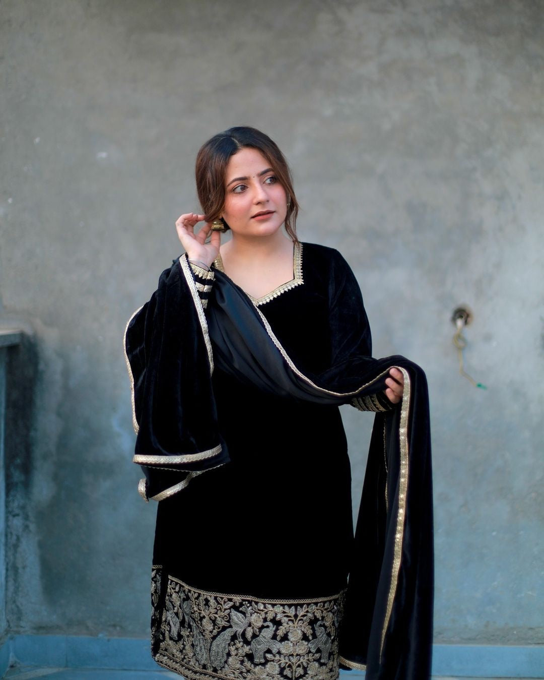 डिजाइनर पार्टी वेयर, खूबसूरत टॉप और बॉटम दुपट्टे के साथ