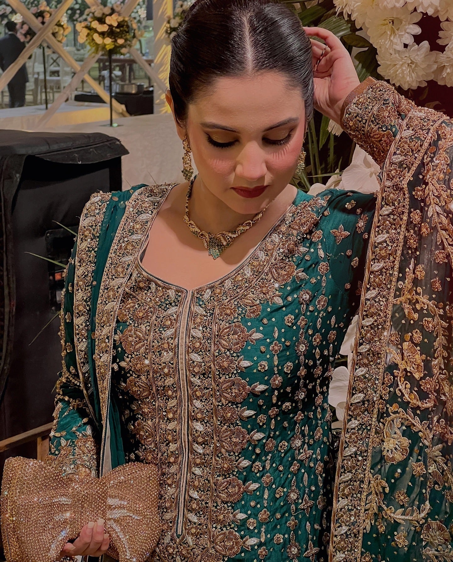 पार्टी के लिए बेहतरीन टॉप-पैंट और दुपट्टे वाला लुक