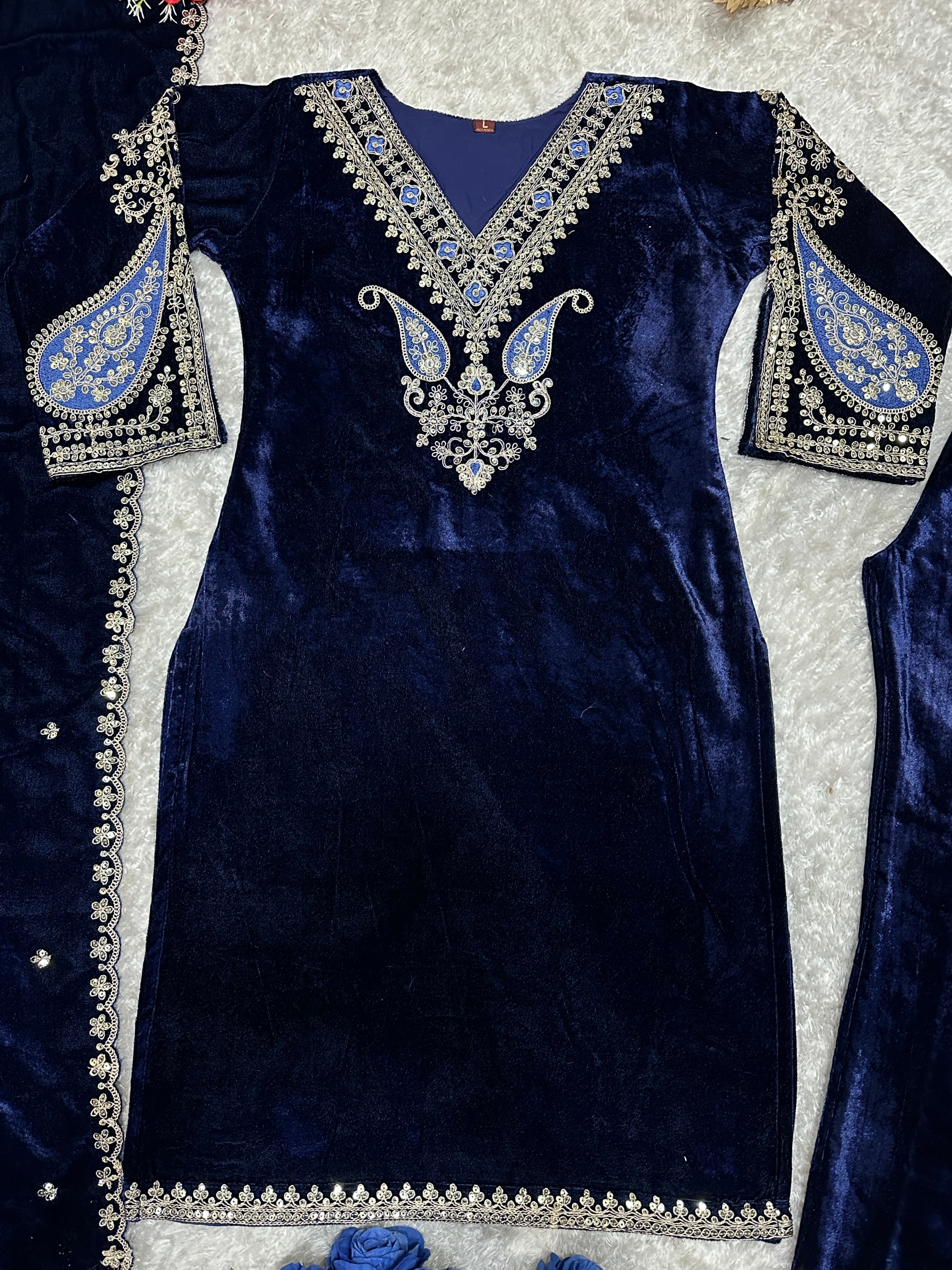 कढ़ाई वर्क वाला डिज़ाइनर पार्टी वेयर टॉप, बॉटम और दुपट्टा